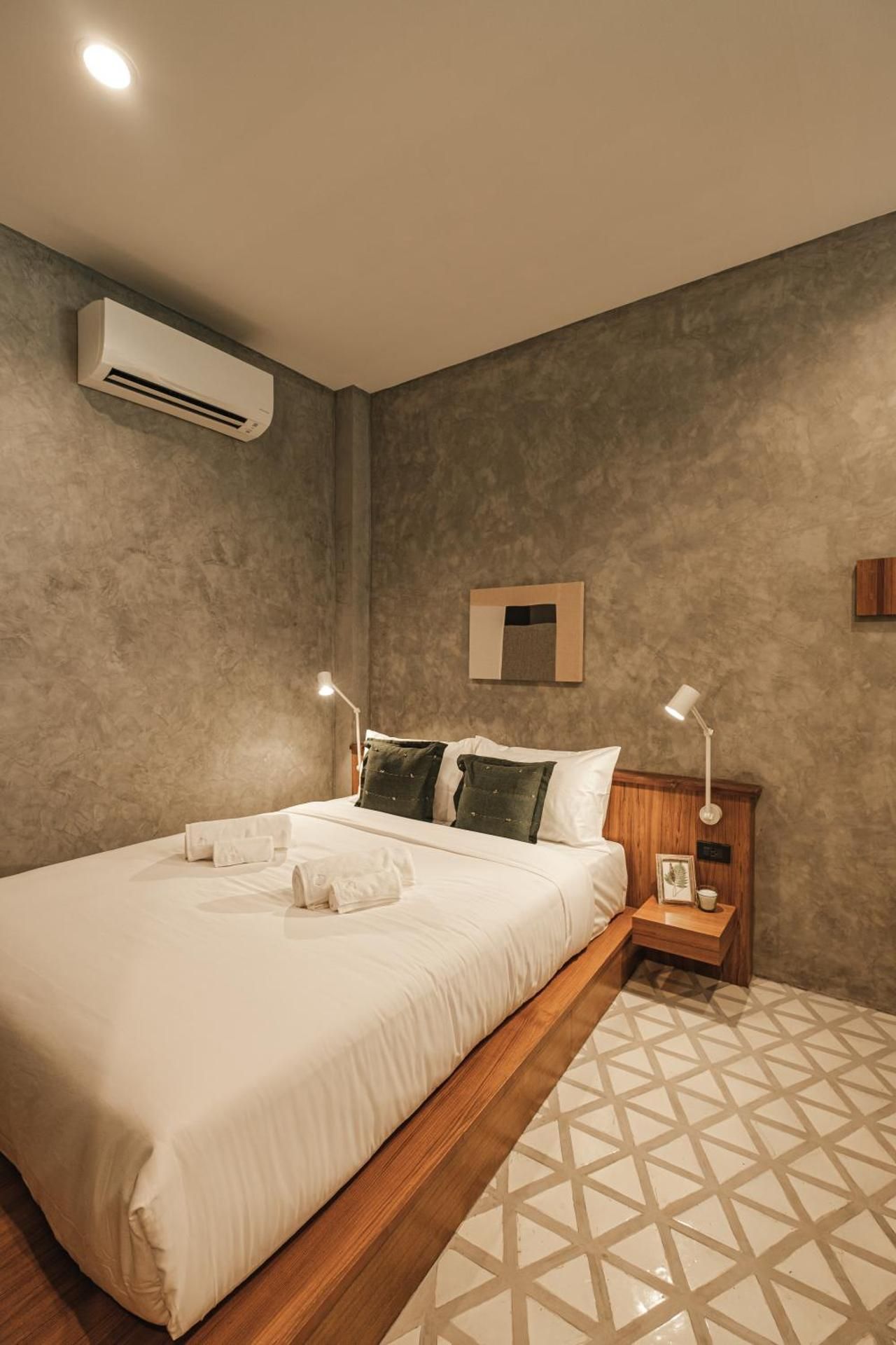 Standard Queen Room