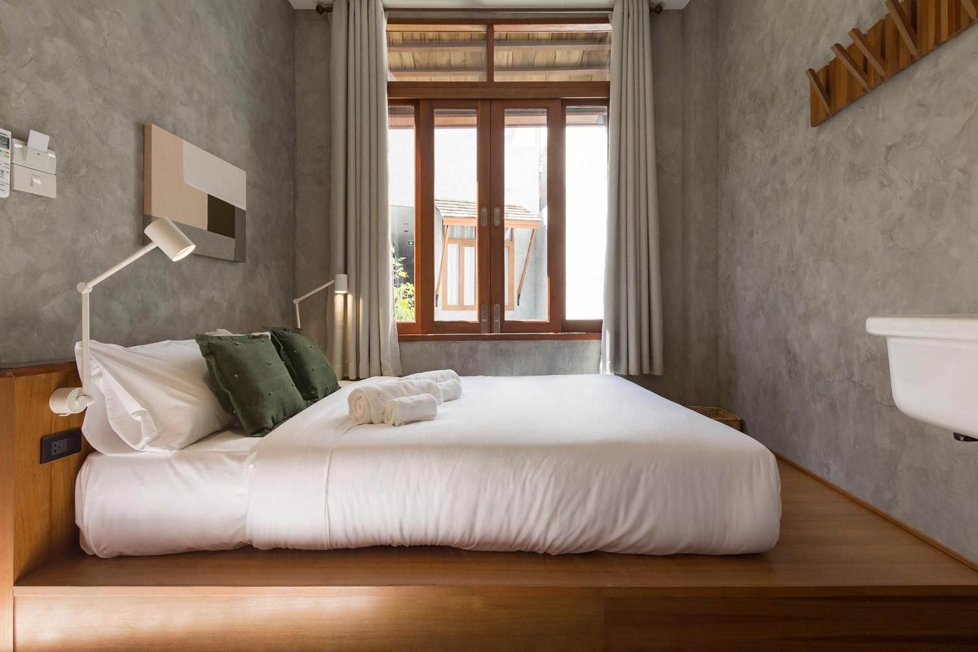 Queen Room with Pool View