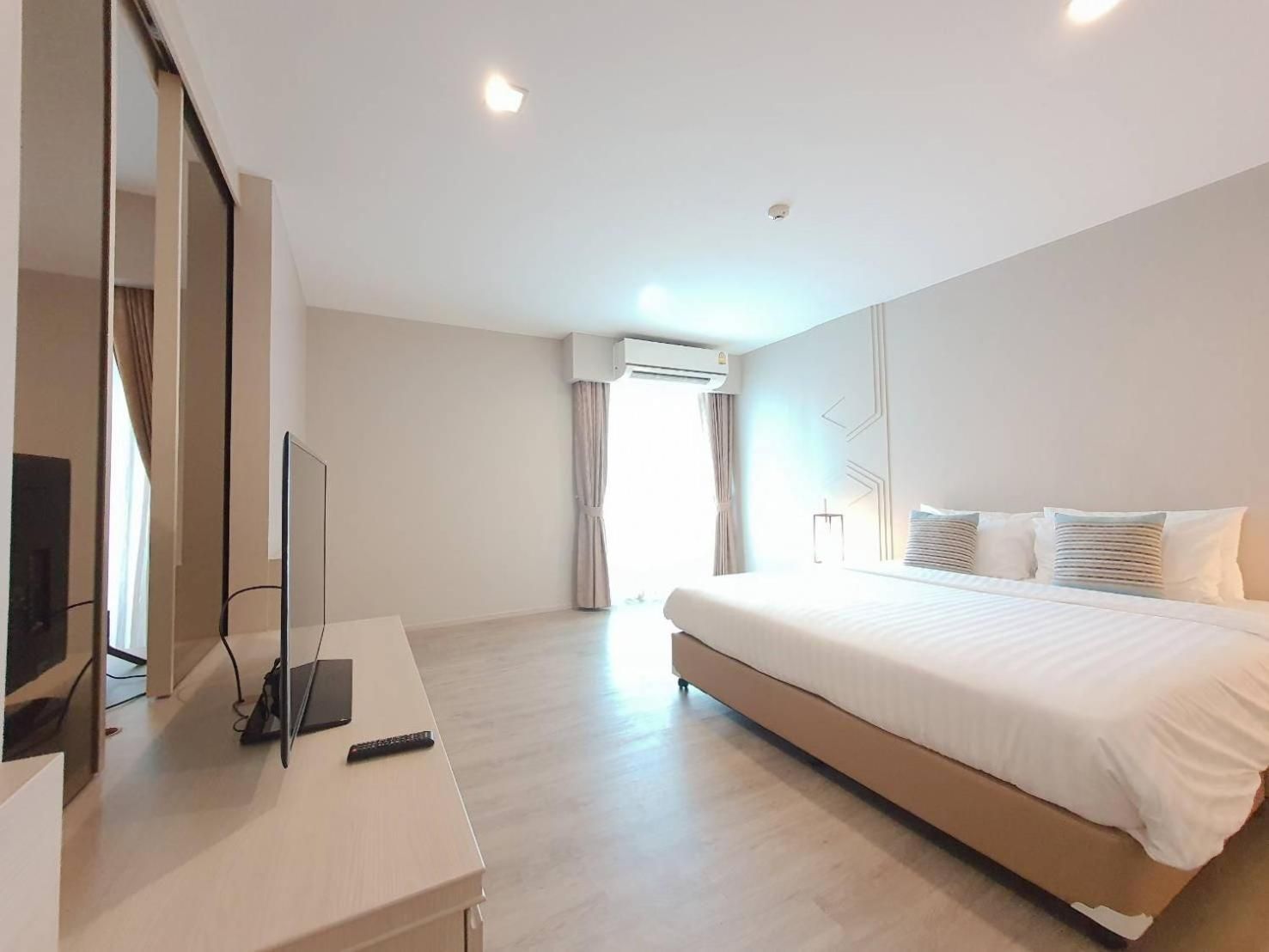 Grand Suite with Pool View