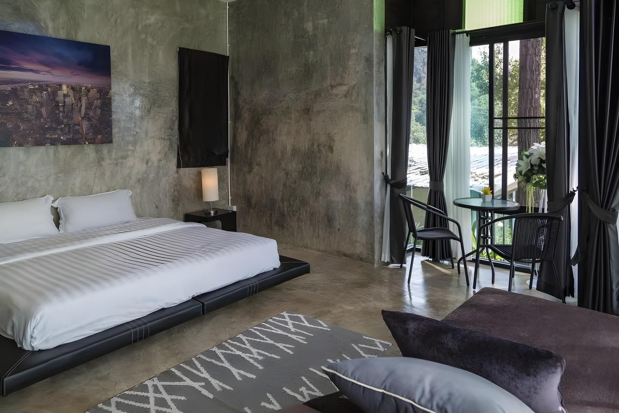 1 King Bed Glass House