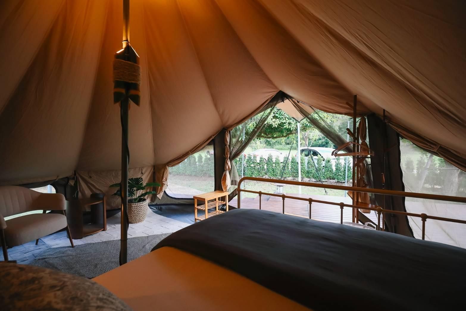 Mae On Craft & Camp Vintage Cabin