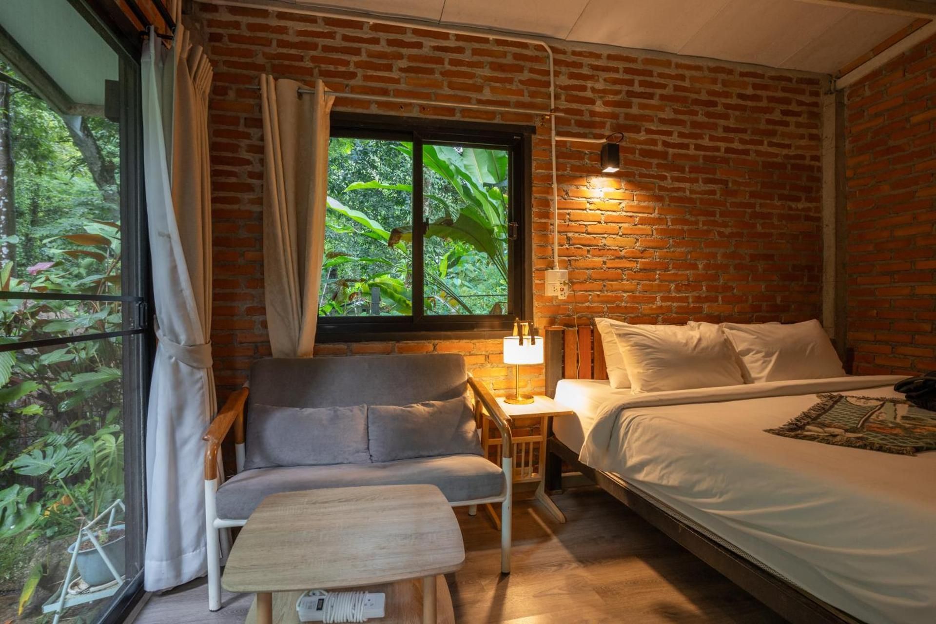 Bee Forest Single Standard Non-Smoking 2