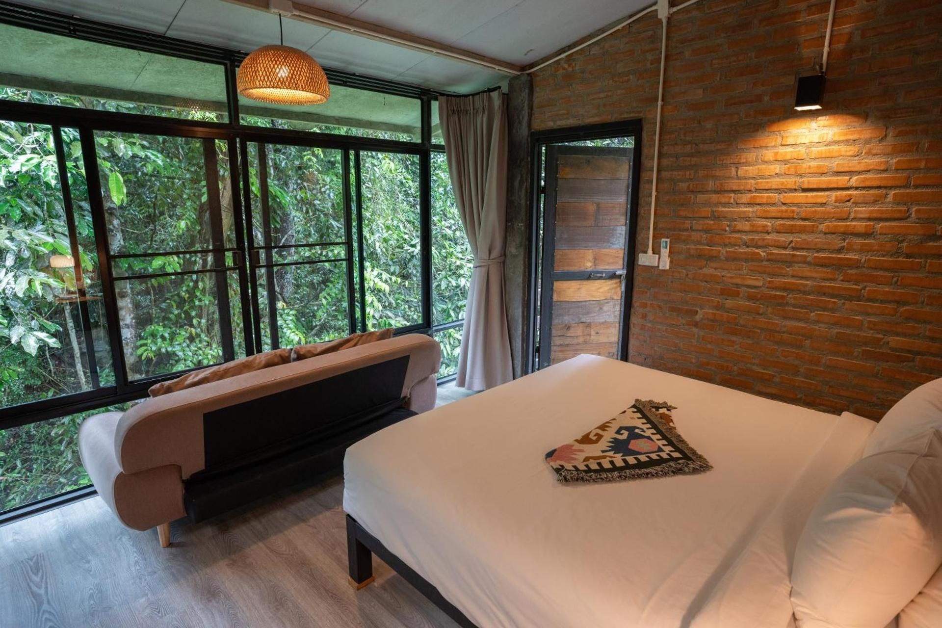 Bee Forest King Room with Mountain View