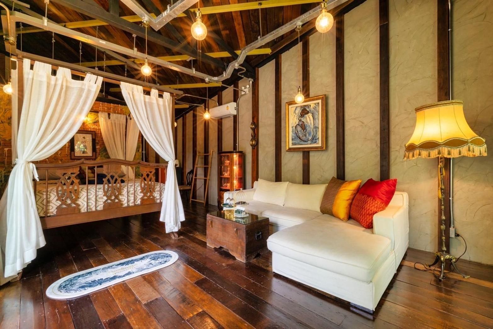 Deluxe Cottage with Balcony