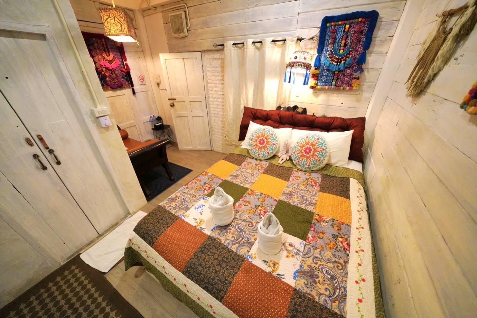 Standard - 1 Queen Bed