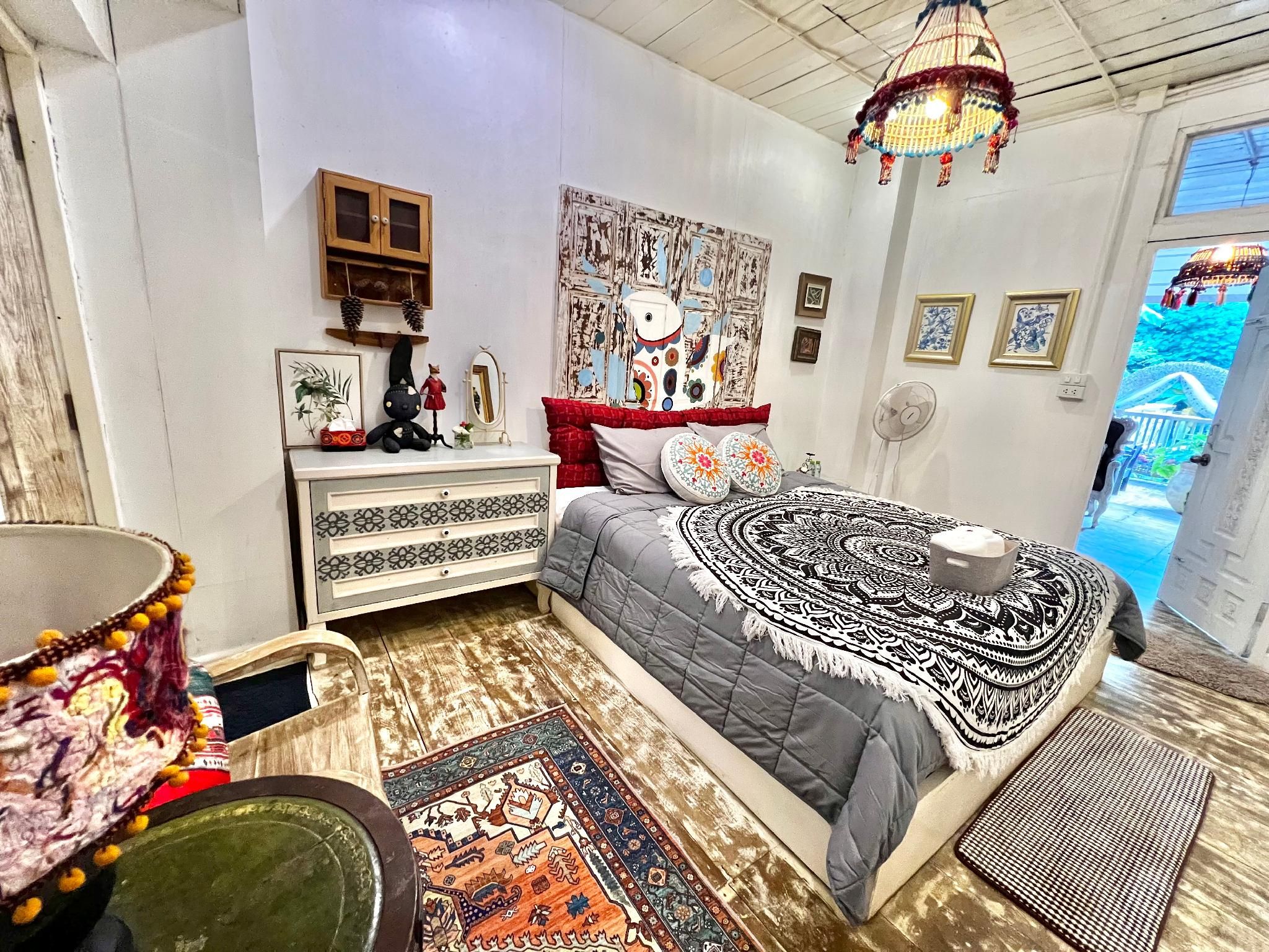 King Bed - Non-Smoking, Not Pet-Friendly