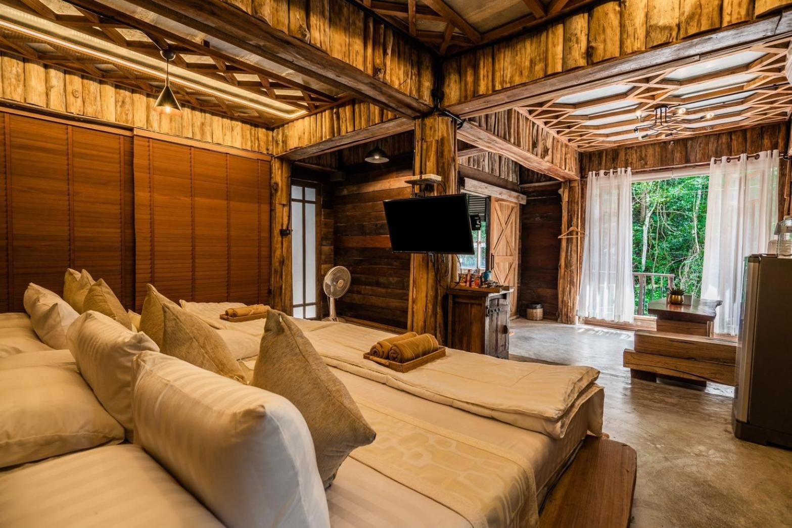 Suite with River View No.8