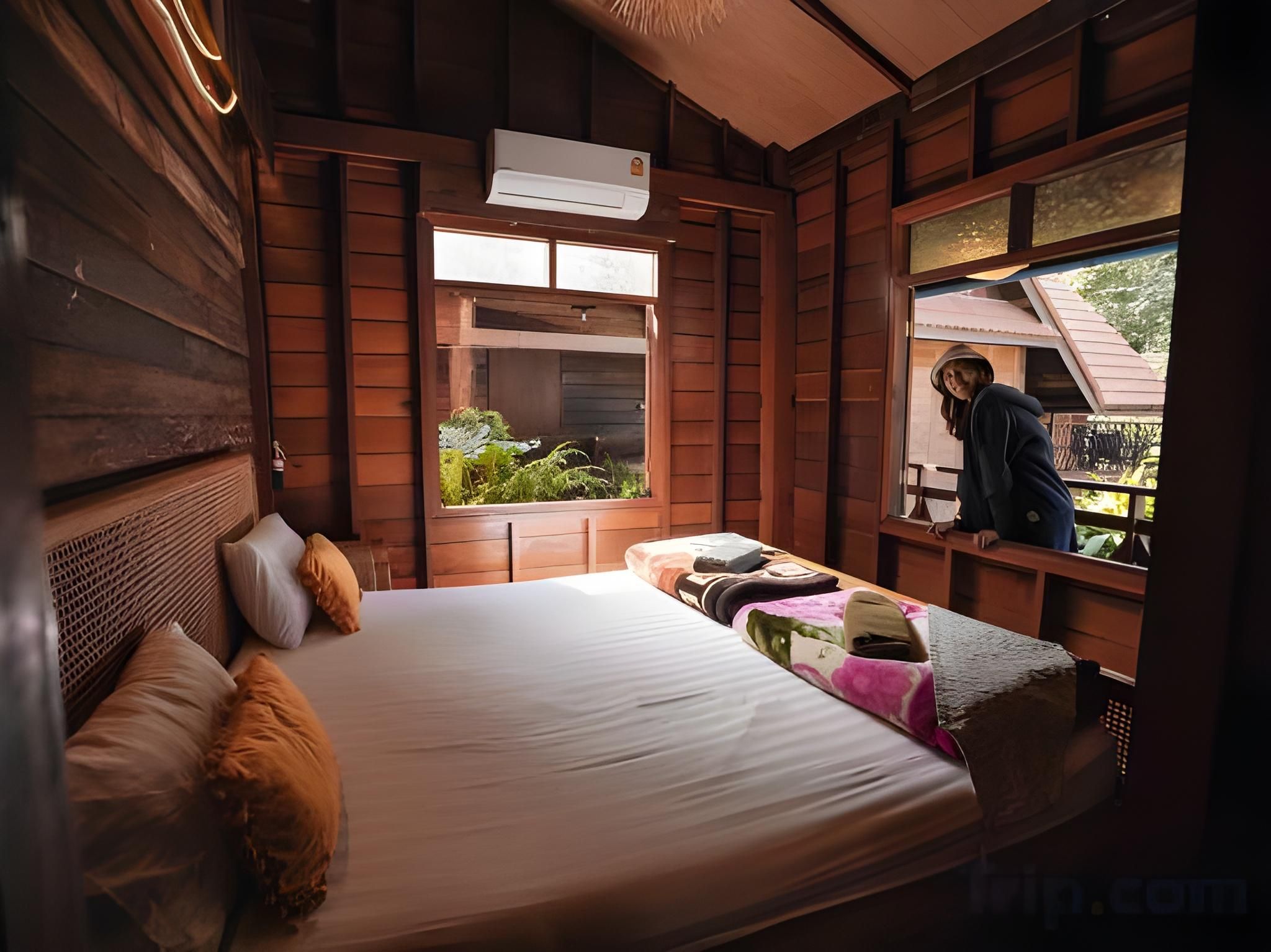 Family Room with Bathroom No.10