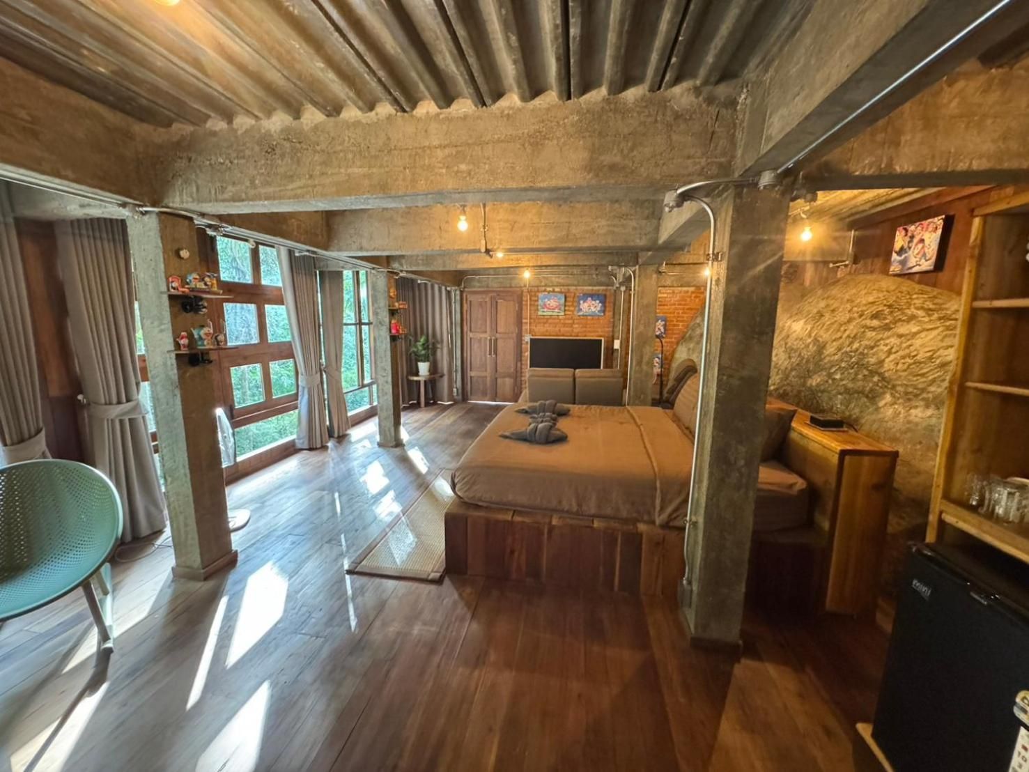 Mountain and Garden View Room