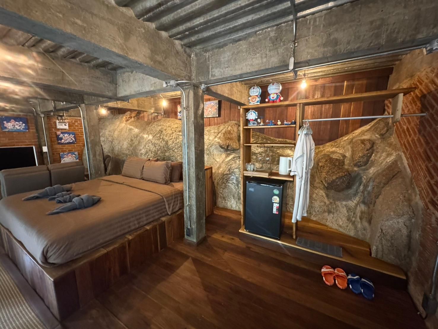 Mountain and Garden View Room