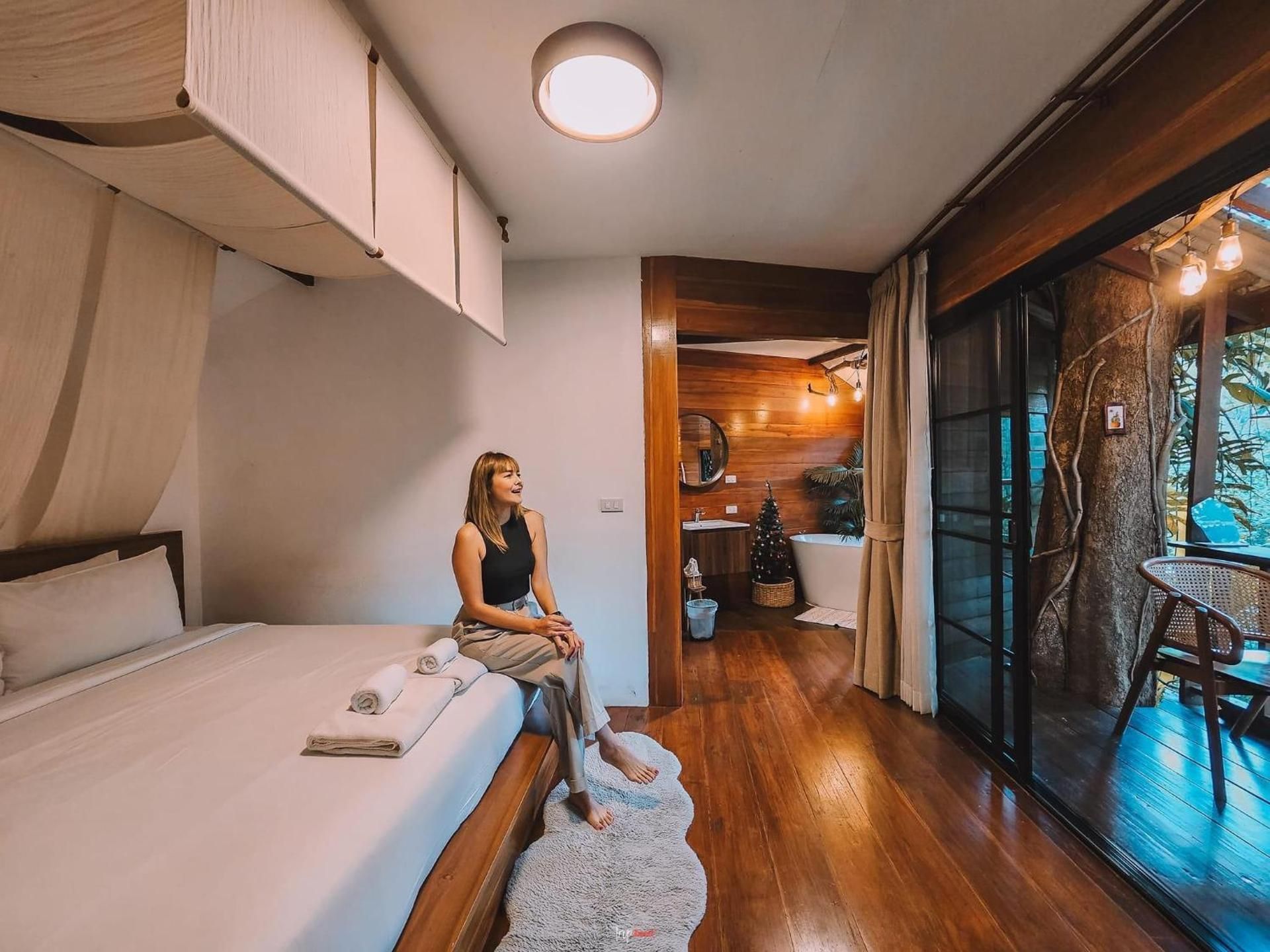 Suite with Hot Tub