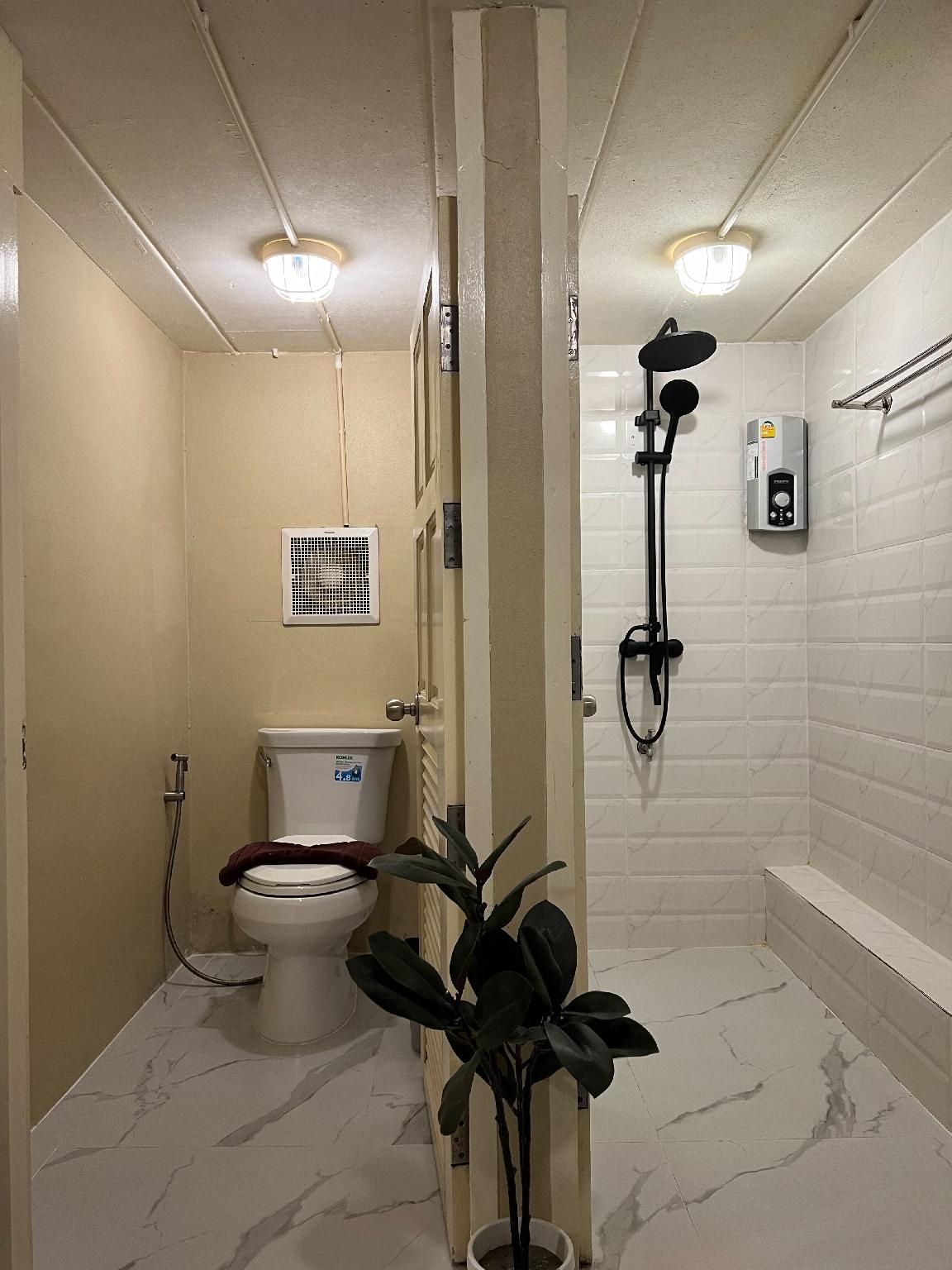 Standard Family Bathroom