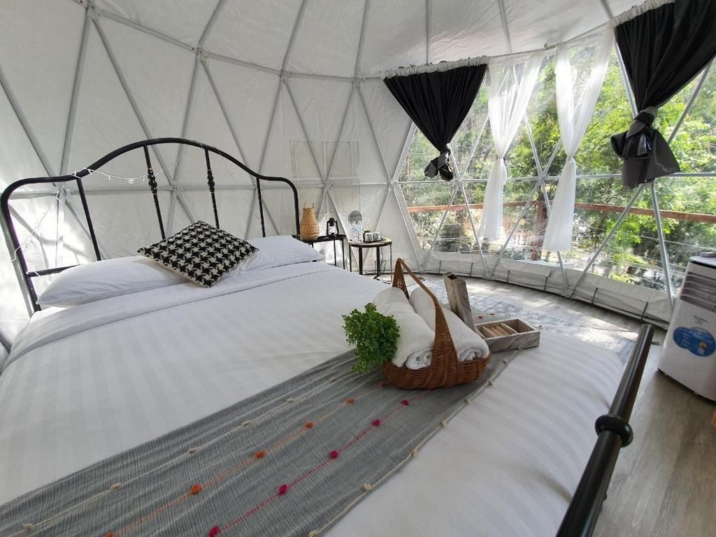 Double Room with Bathtub