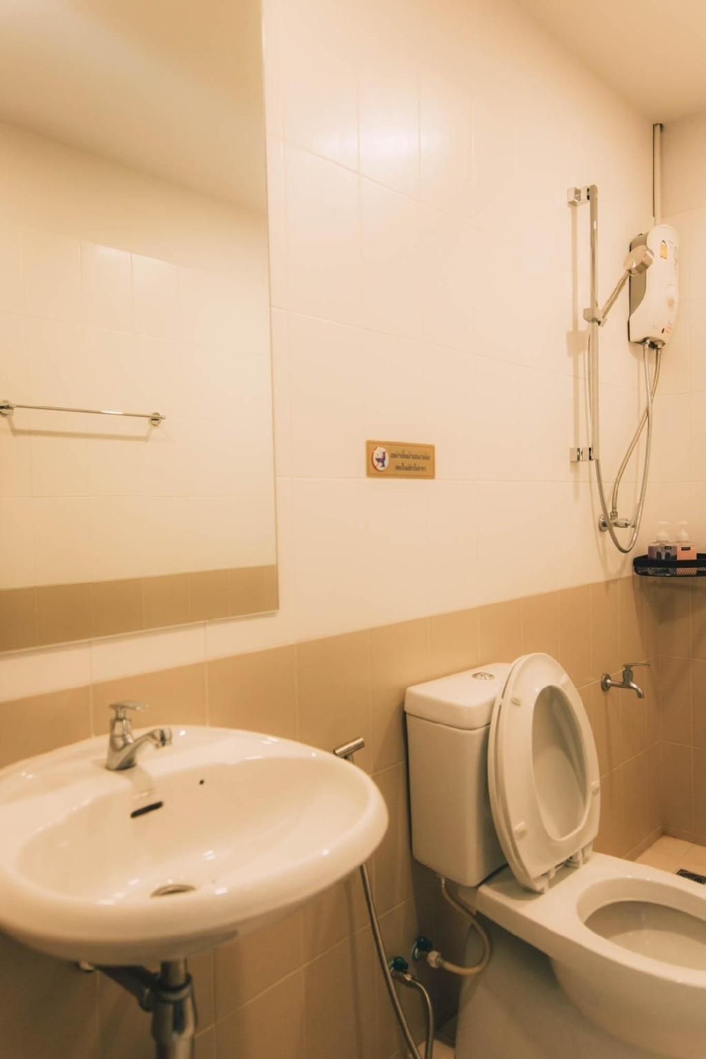 Psych Hostel Deluxe King Room with Balcony 2