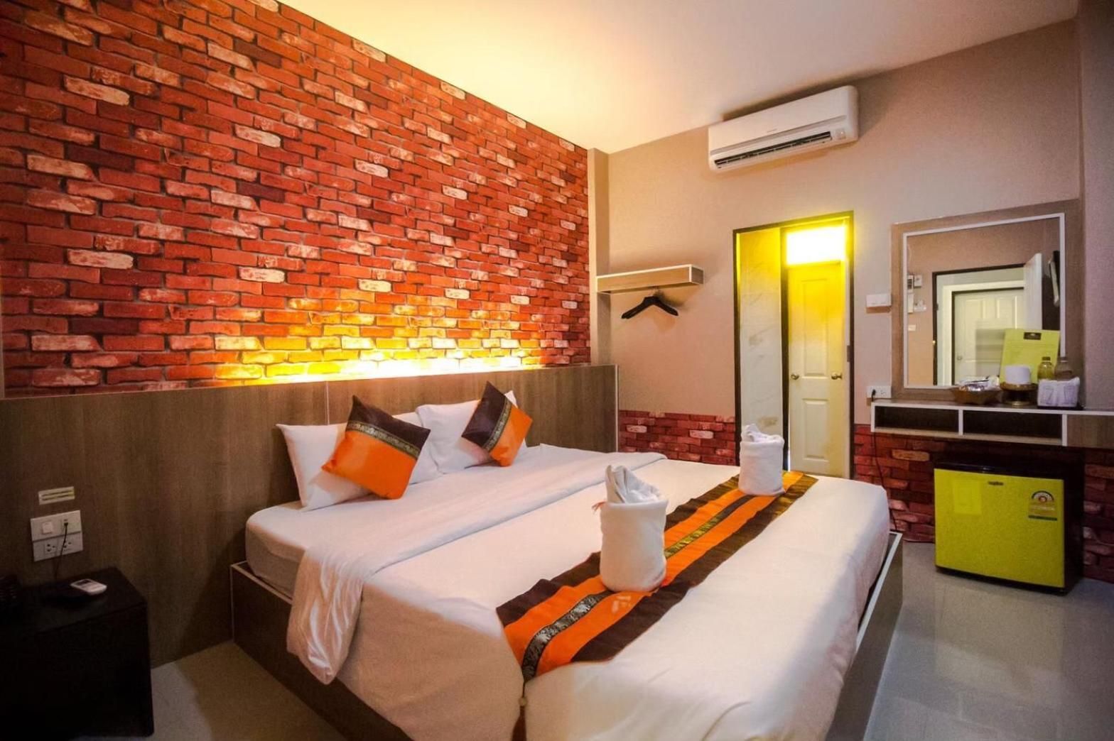 FAI KHAM BOUTIQUE Standard Single