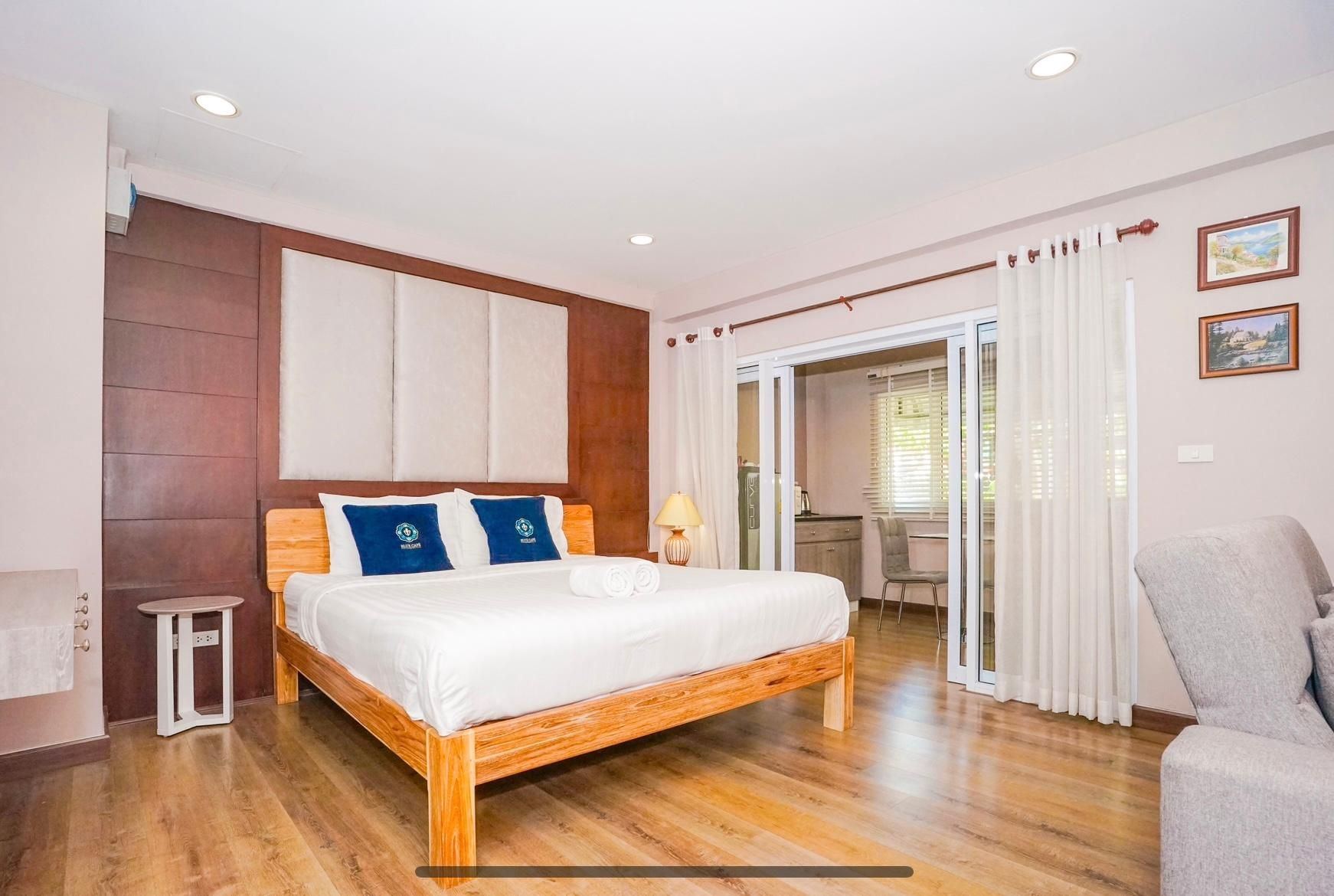 Studio Apartment