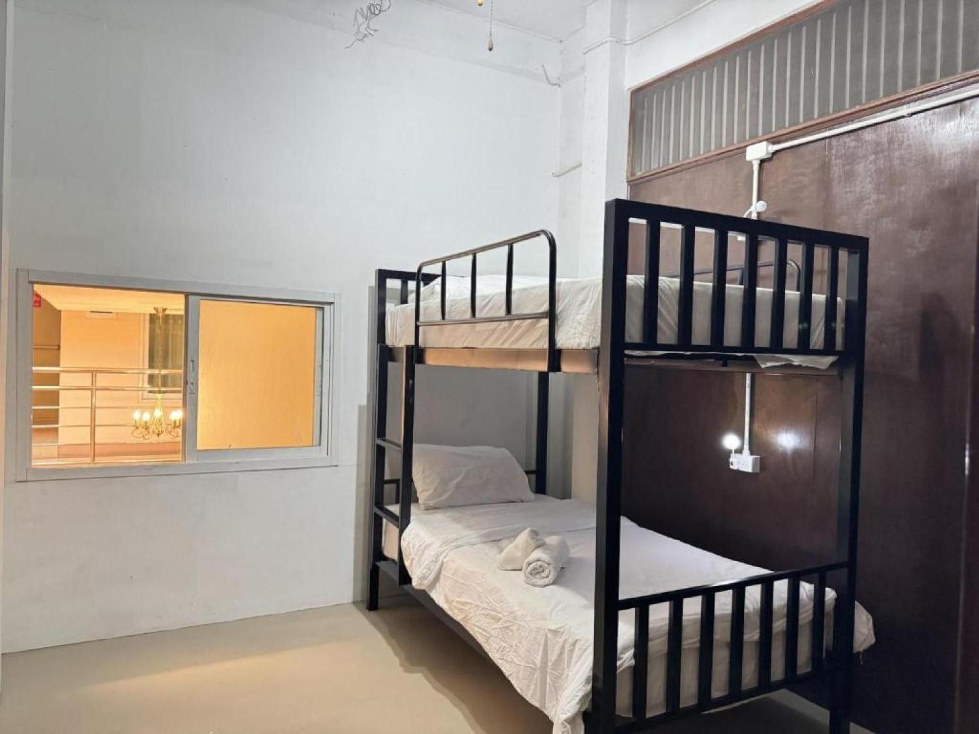 Bunk Bed in Mixed Dormitory Room