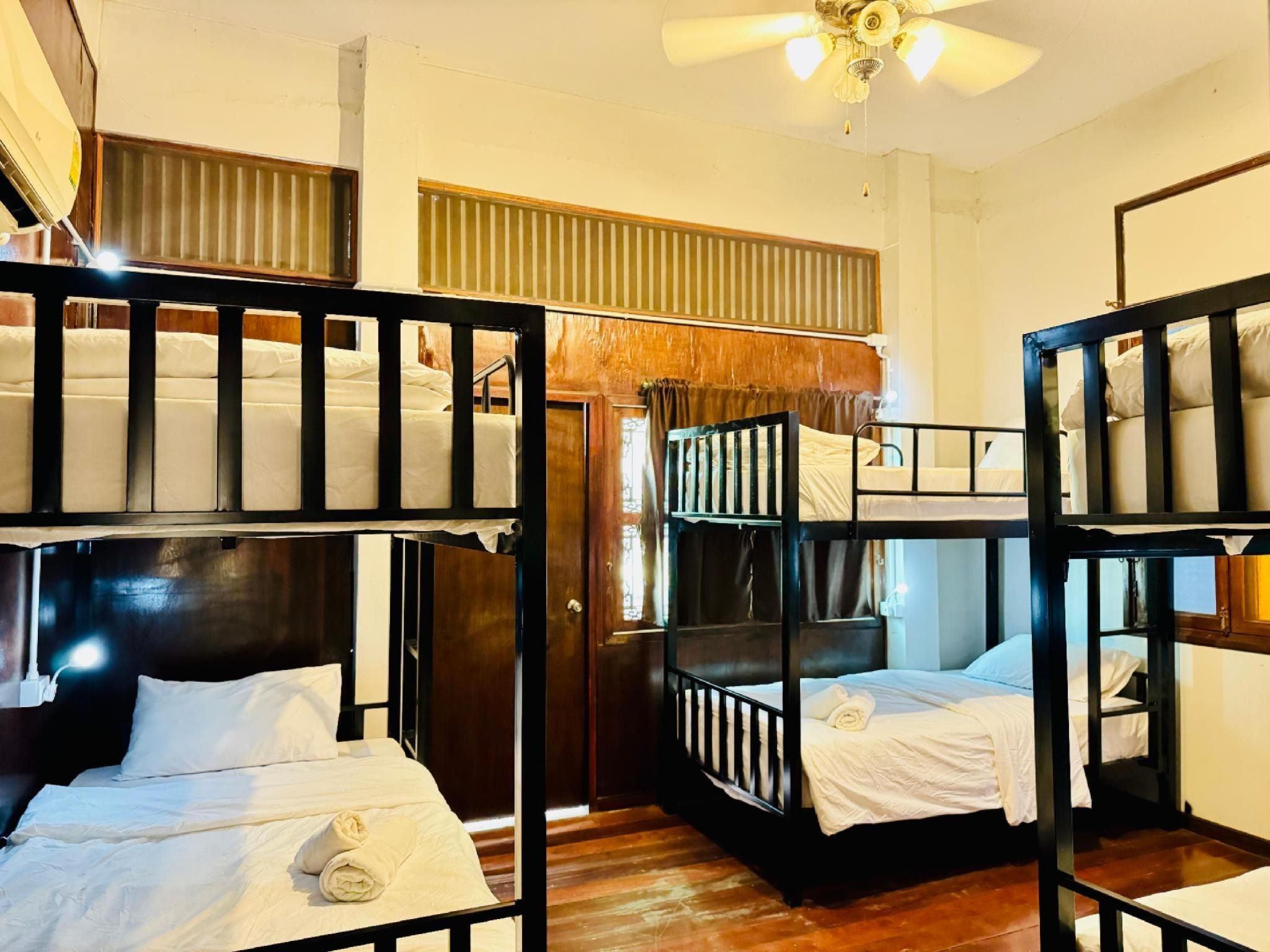 Bed in 6-Bed Mixed Dormitory
