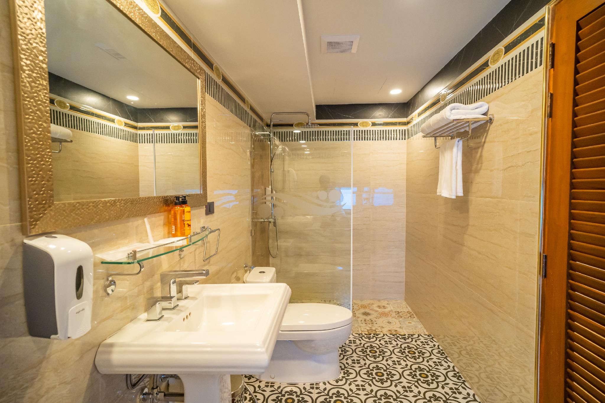 Siri Nakornpink Chiang Mai Hotel Deluxe King Room 3