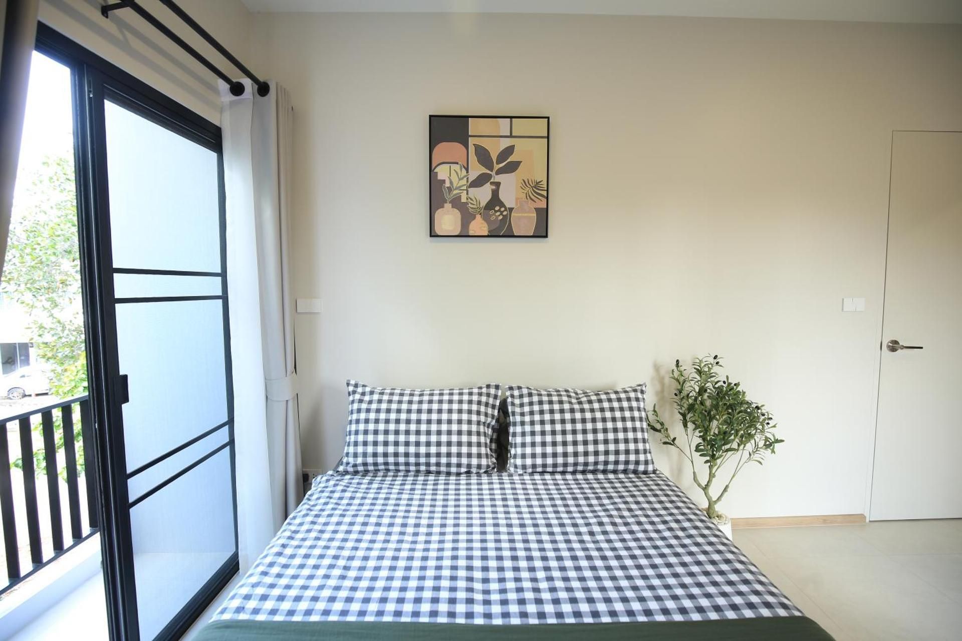 Standard Queen Room