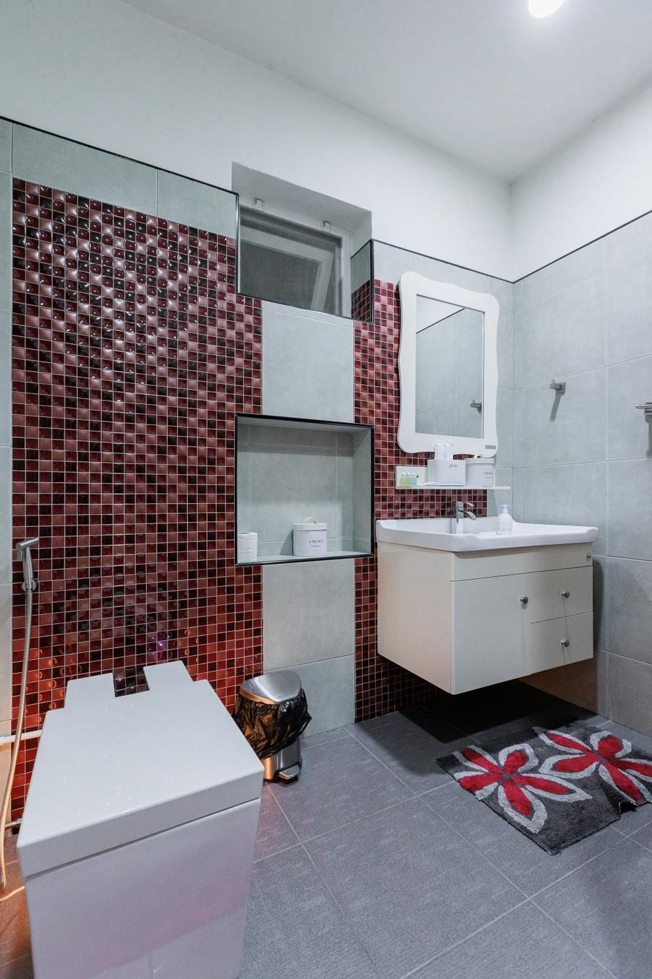 Deluxe Queen Suite