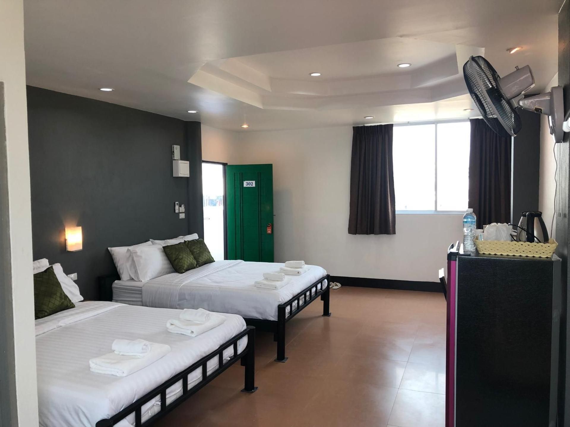 Quadruple Room with Private Bathroom