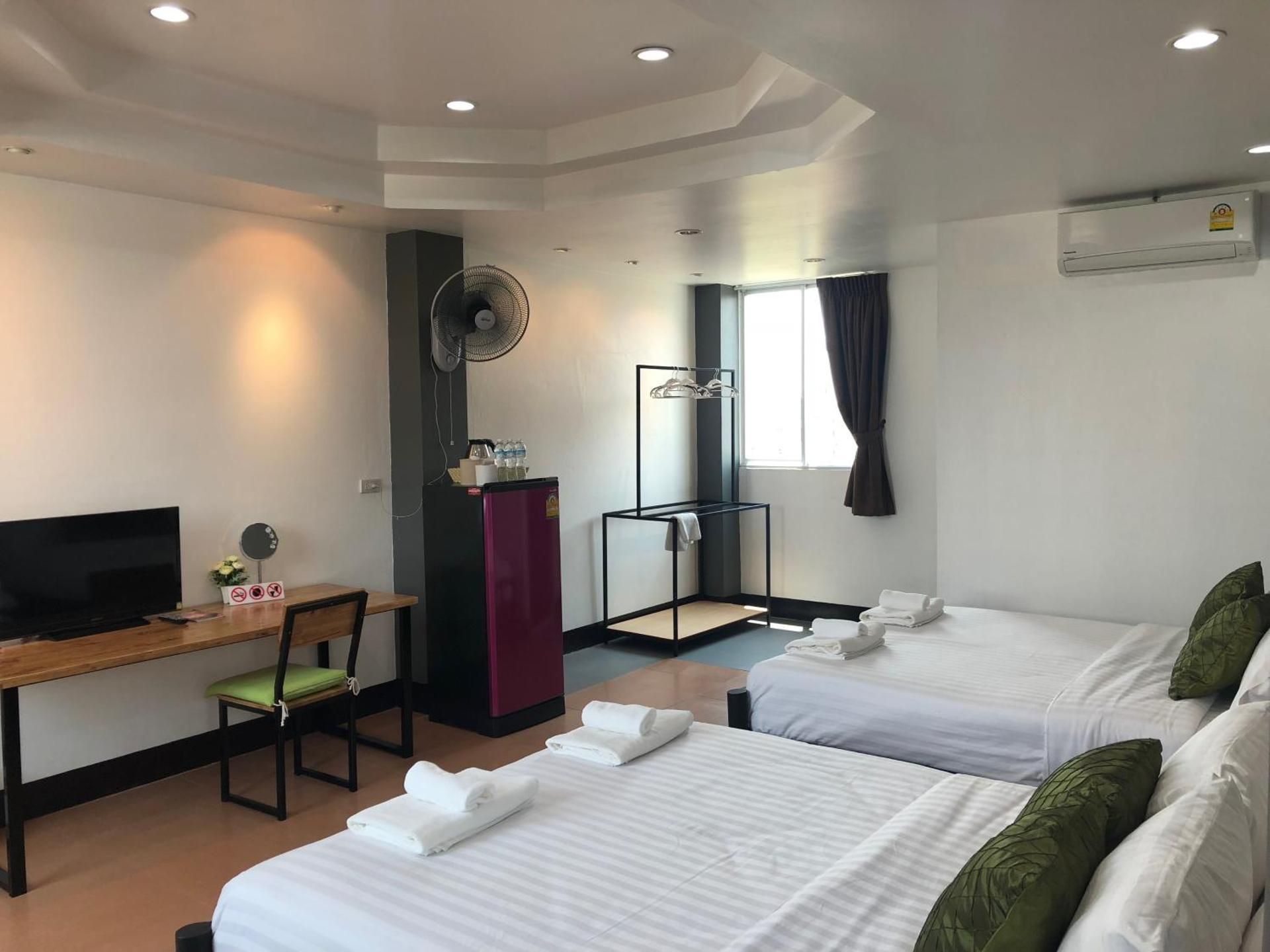 Quadruple Room with Private Bathroom