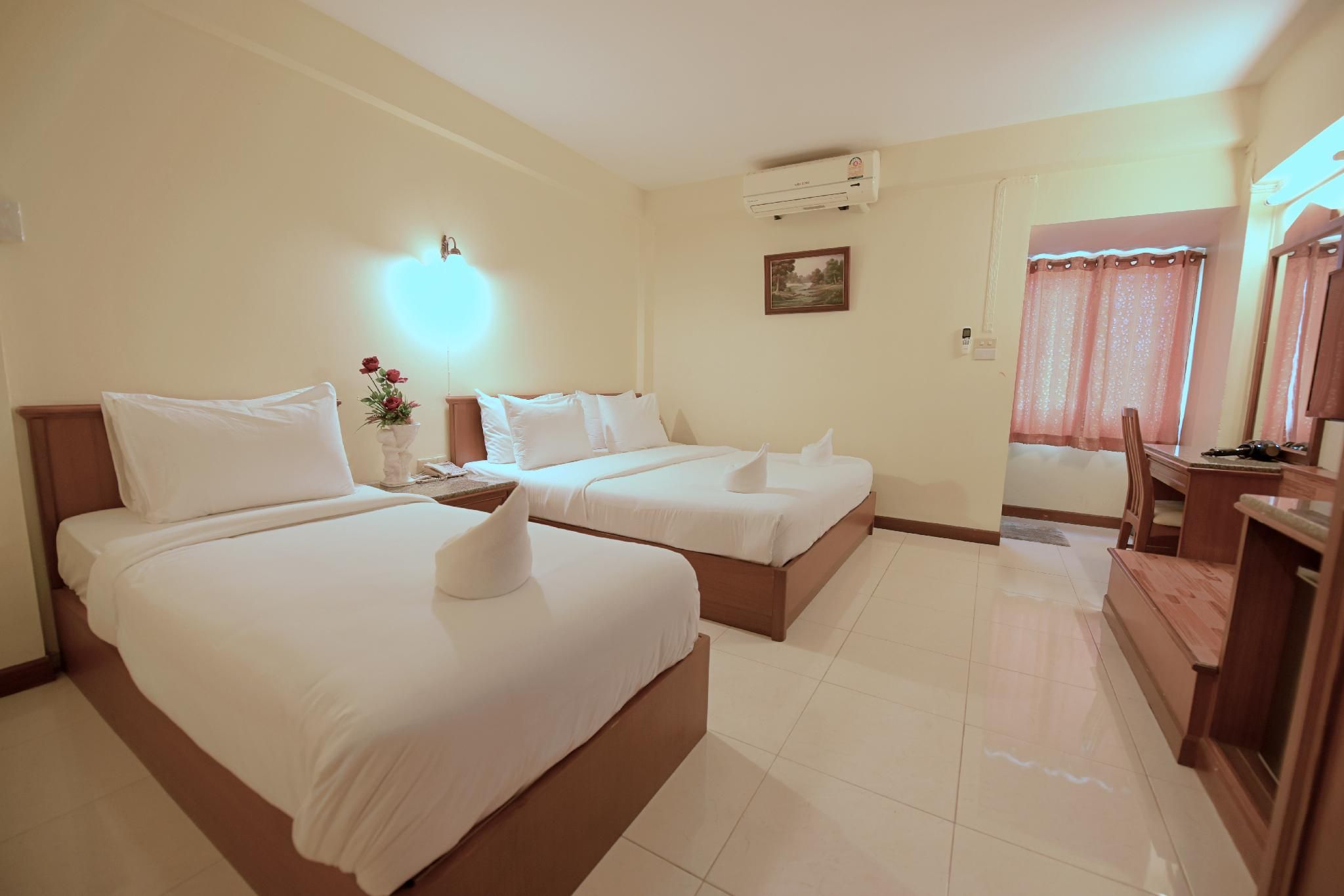 Deluxe Twin Bed Room