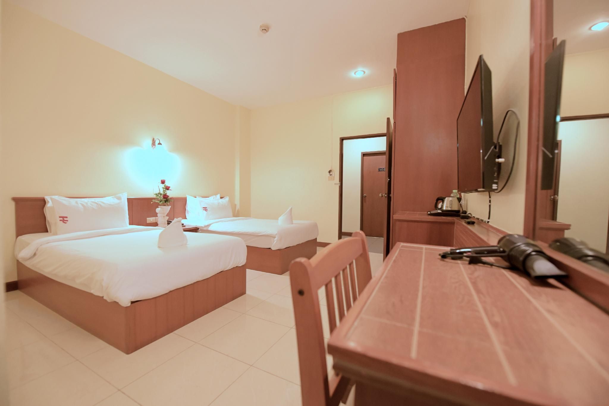 Deluxe Twin Bed Room