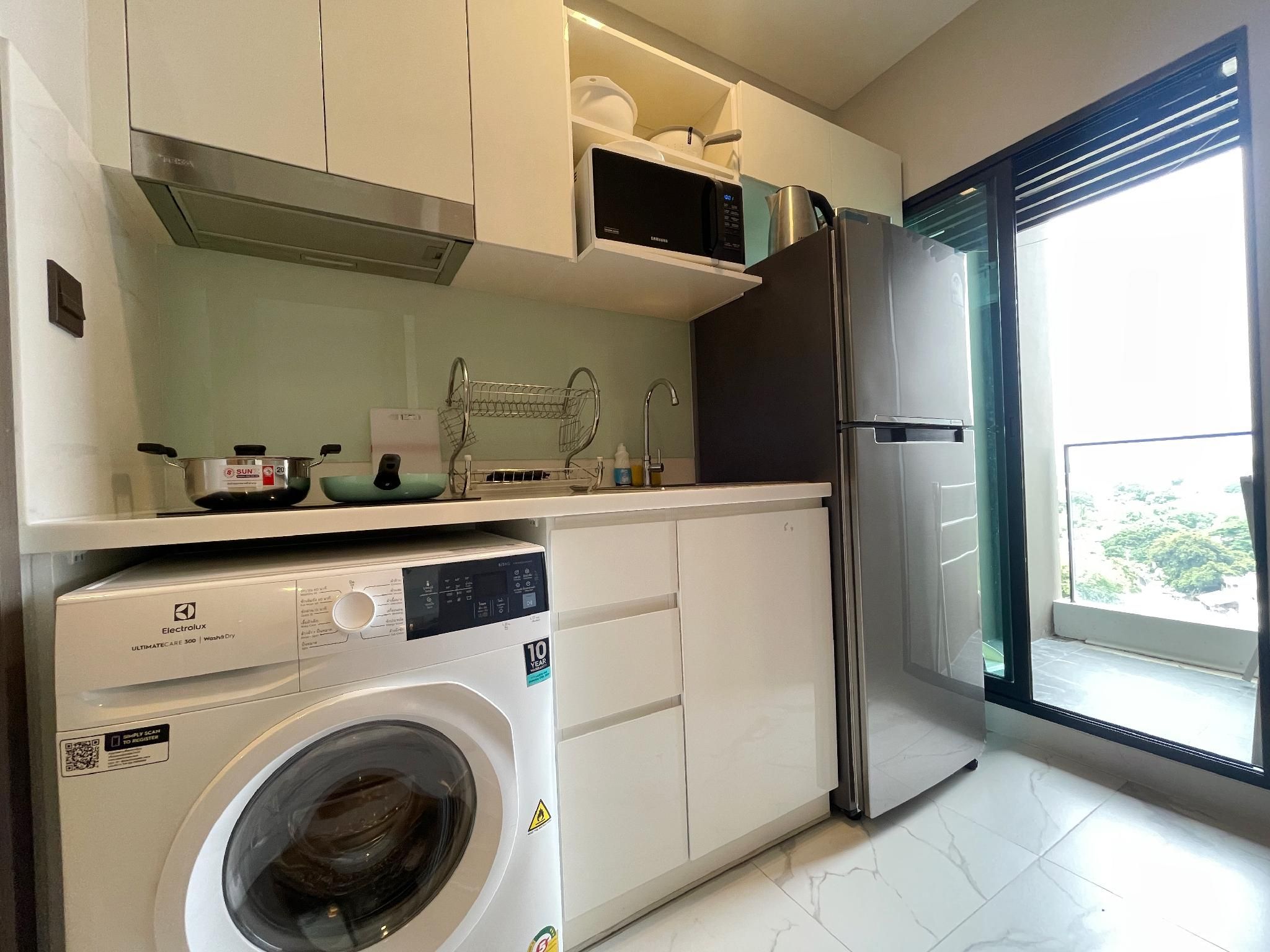 One Bedroom Queen Suite