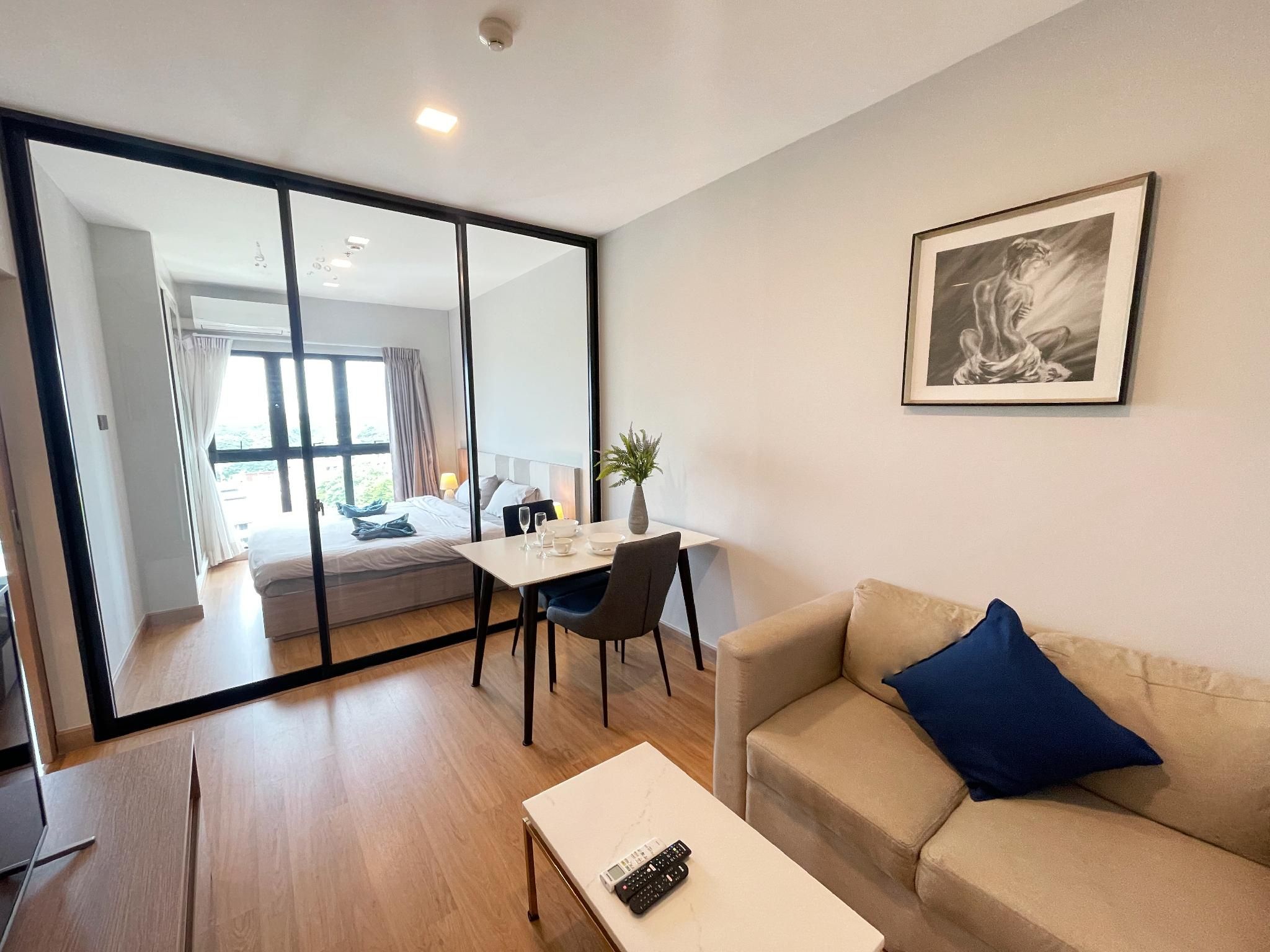 One Bedroom Queen Suite