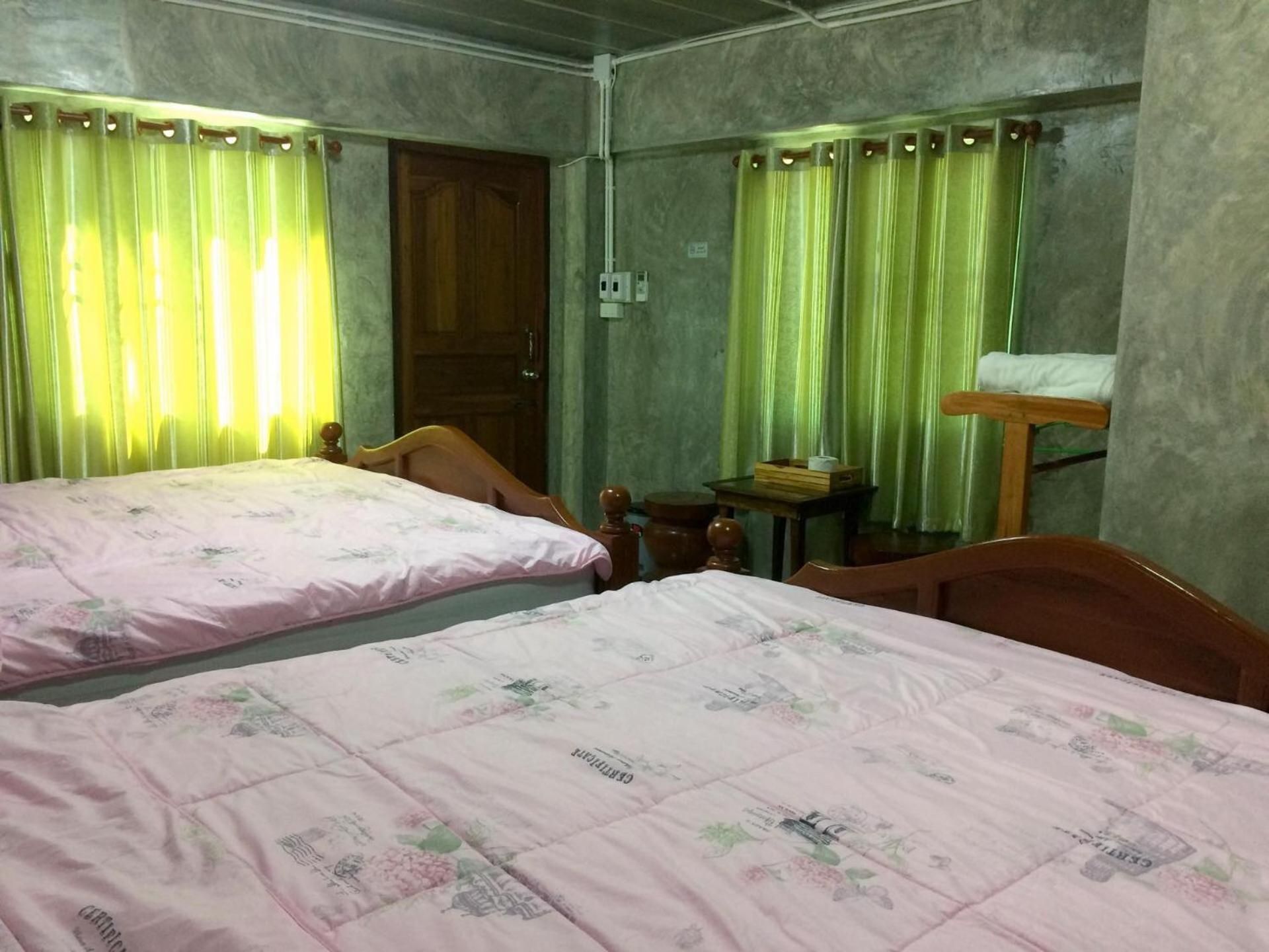 Quadruple Room with Private Bathroom