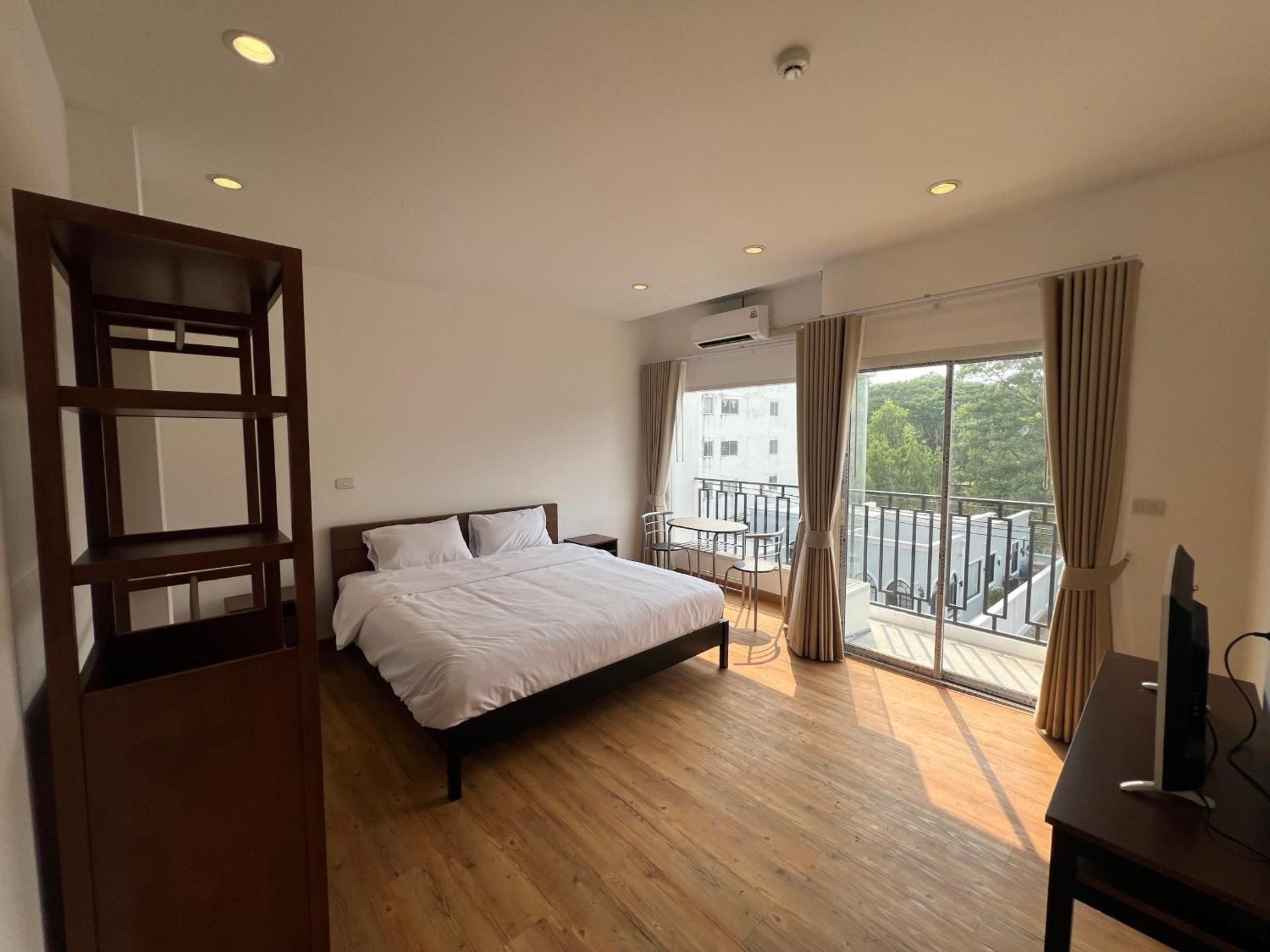 Studio with Large Single Bed