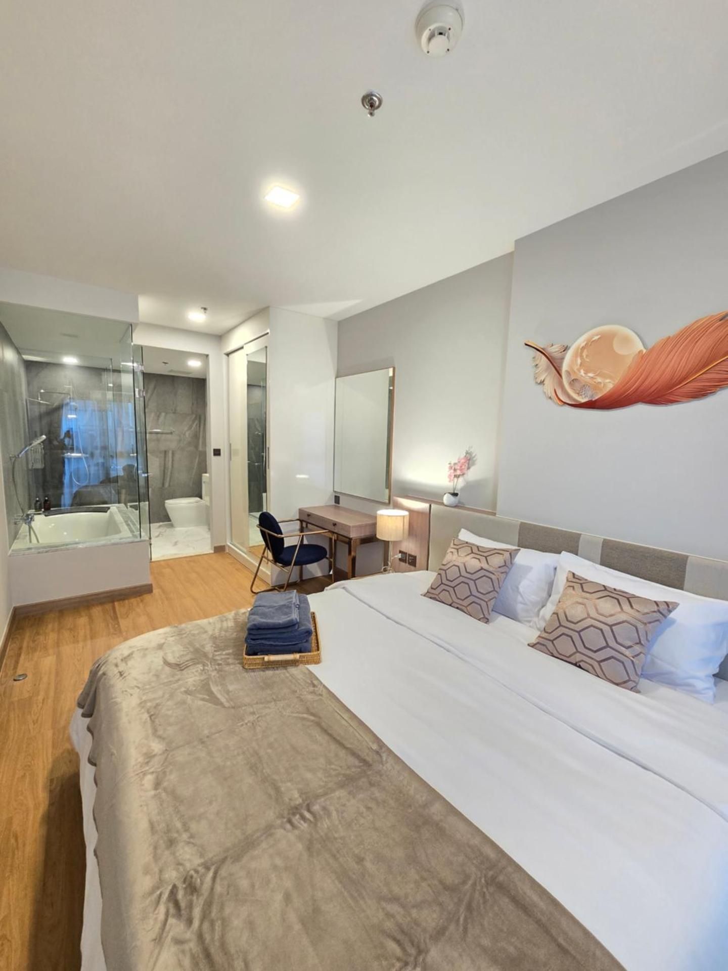 Three-Bedroom Apartment with Balcony