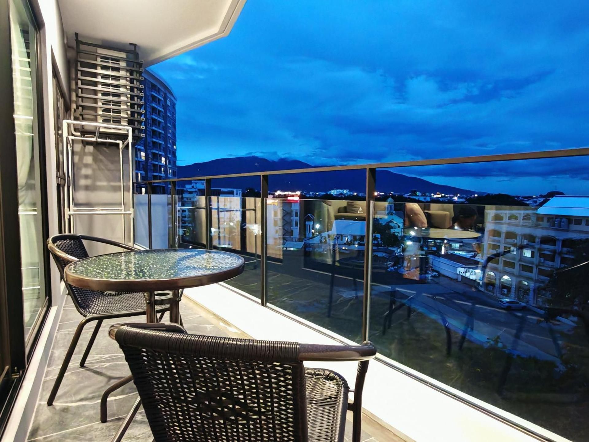 Three-Bedroom Apartment with Balcony