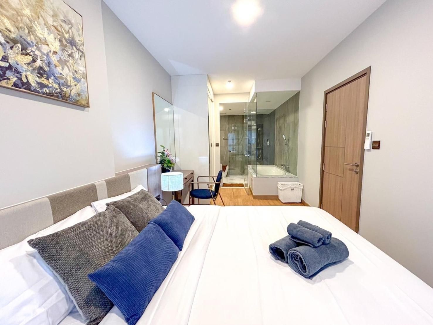 Three-Bedroom Deluxe Apartment