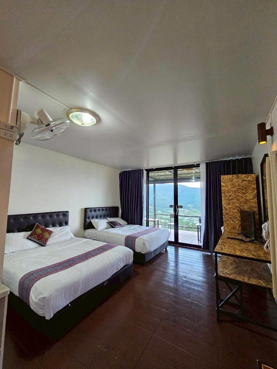 Quadruple Room with Private Bathroom