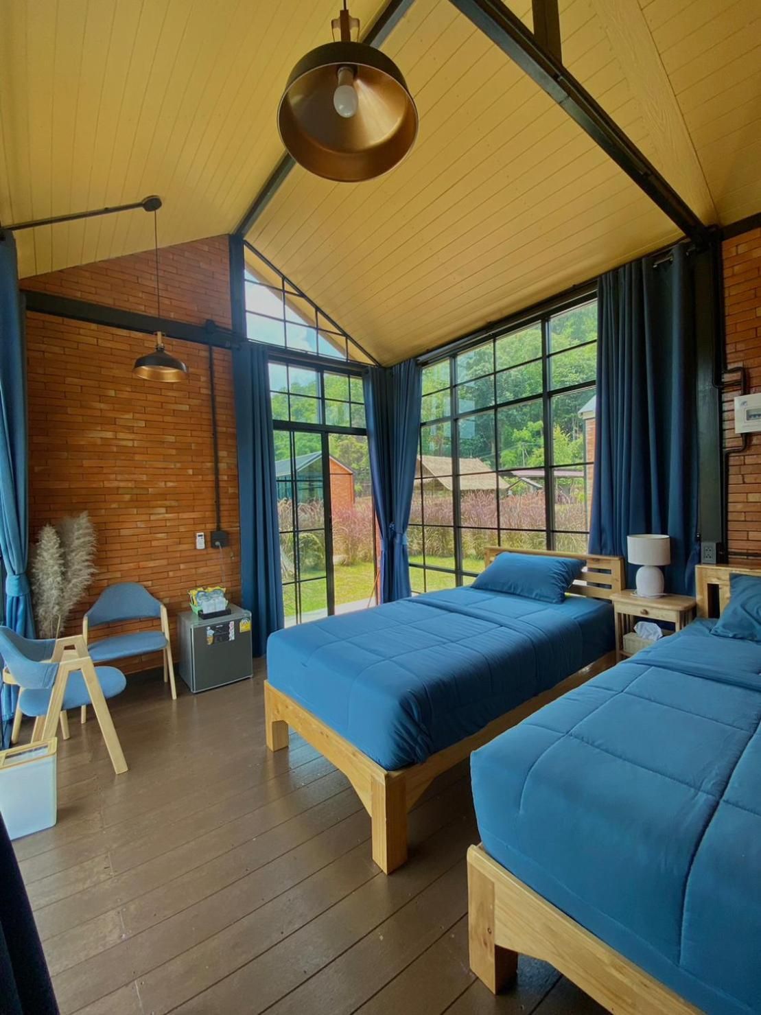 Standard Twin Room with Mountain View