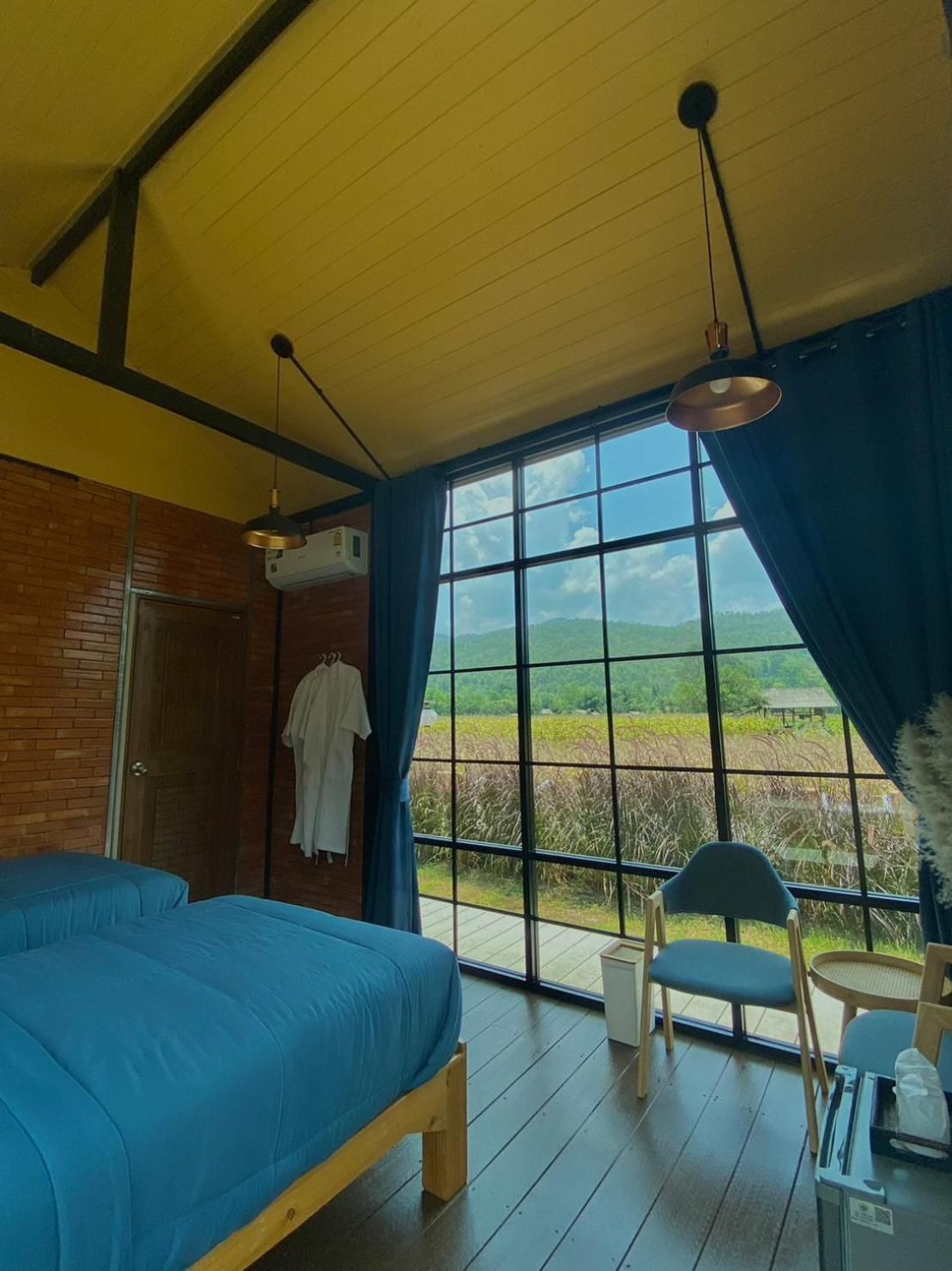 Standard Twin Room with Mountain View