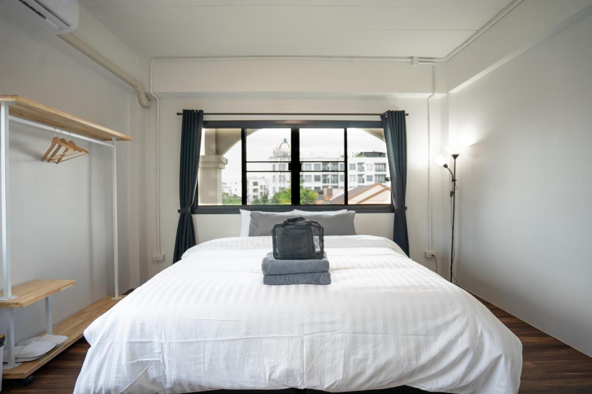Single Room with Shared Bathroom