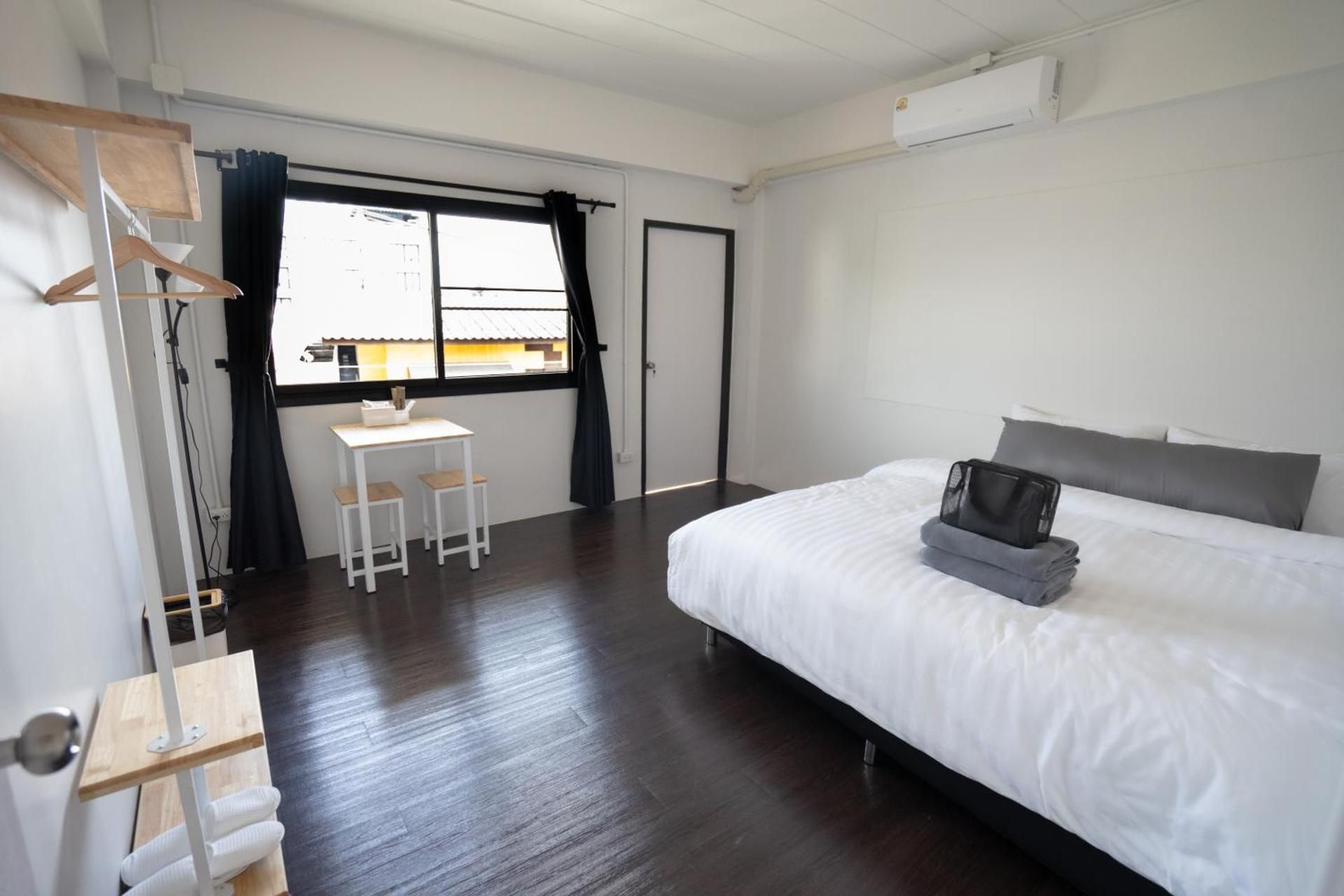 Single Room with Shared Bathroom