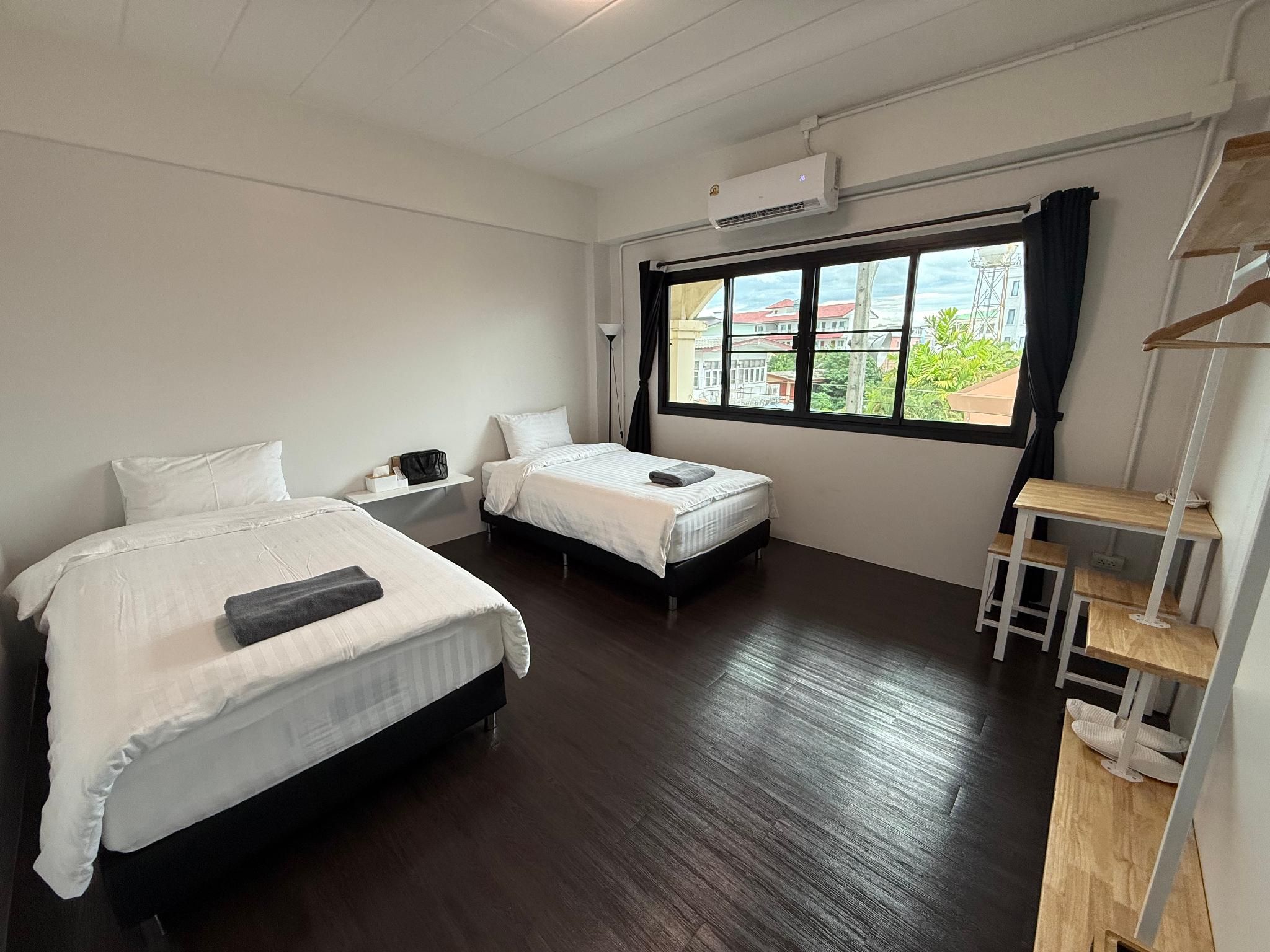 Twin Bedroom - Non-Smoking