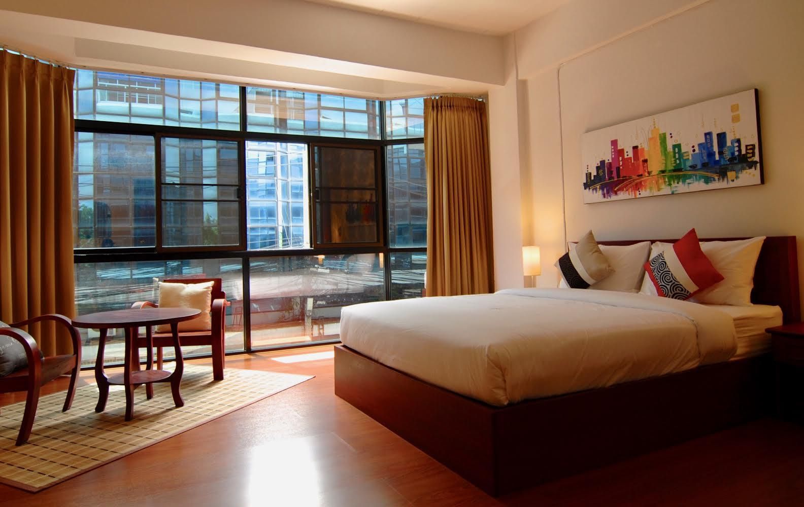 Standard with 1 Queen Bed