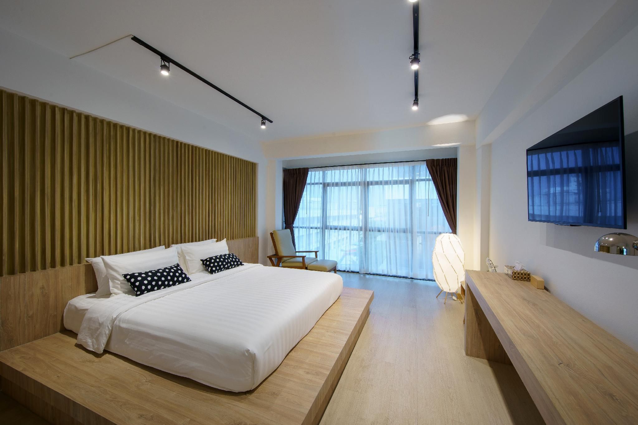 Standard with 1 King Bed