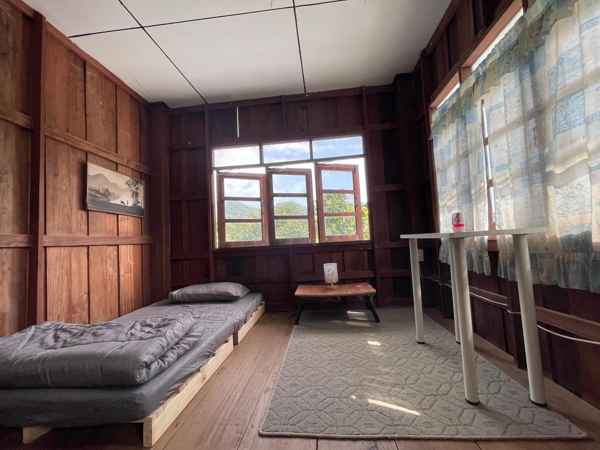 Single Room with Mountain View