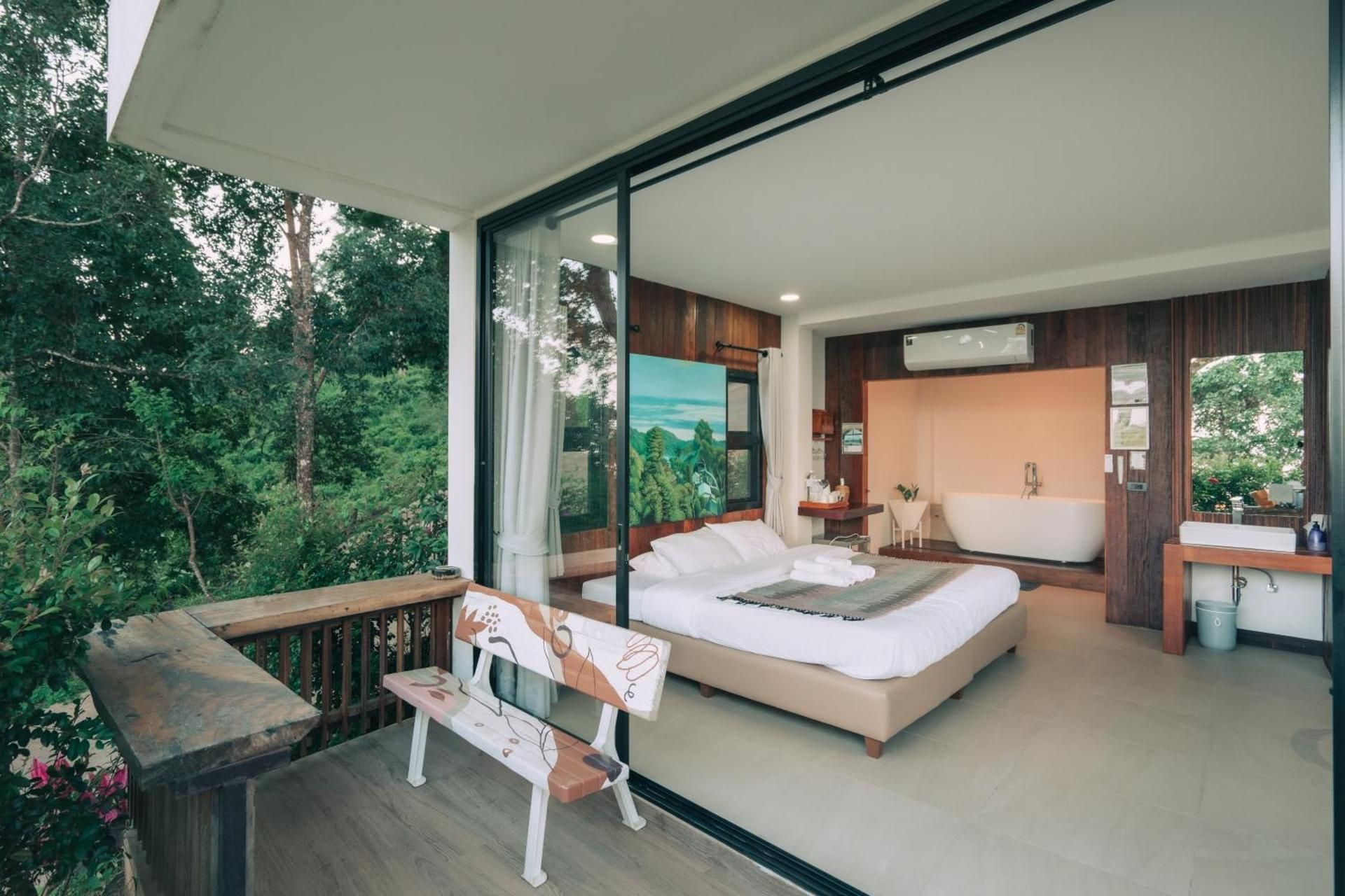 Deluxe Double Room with Bath