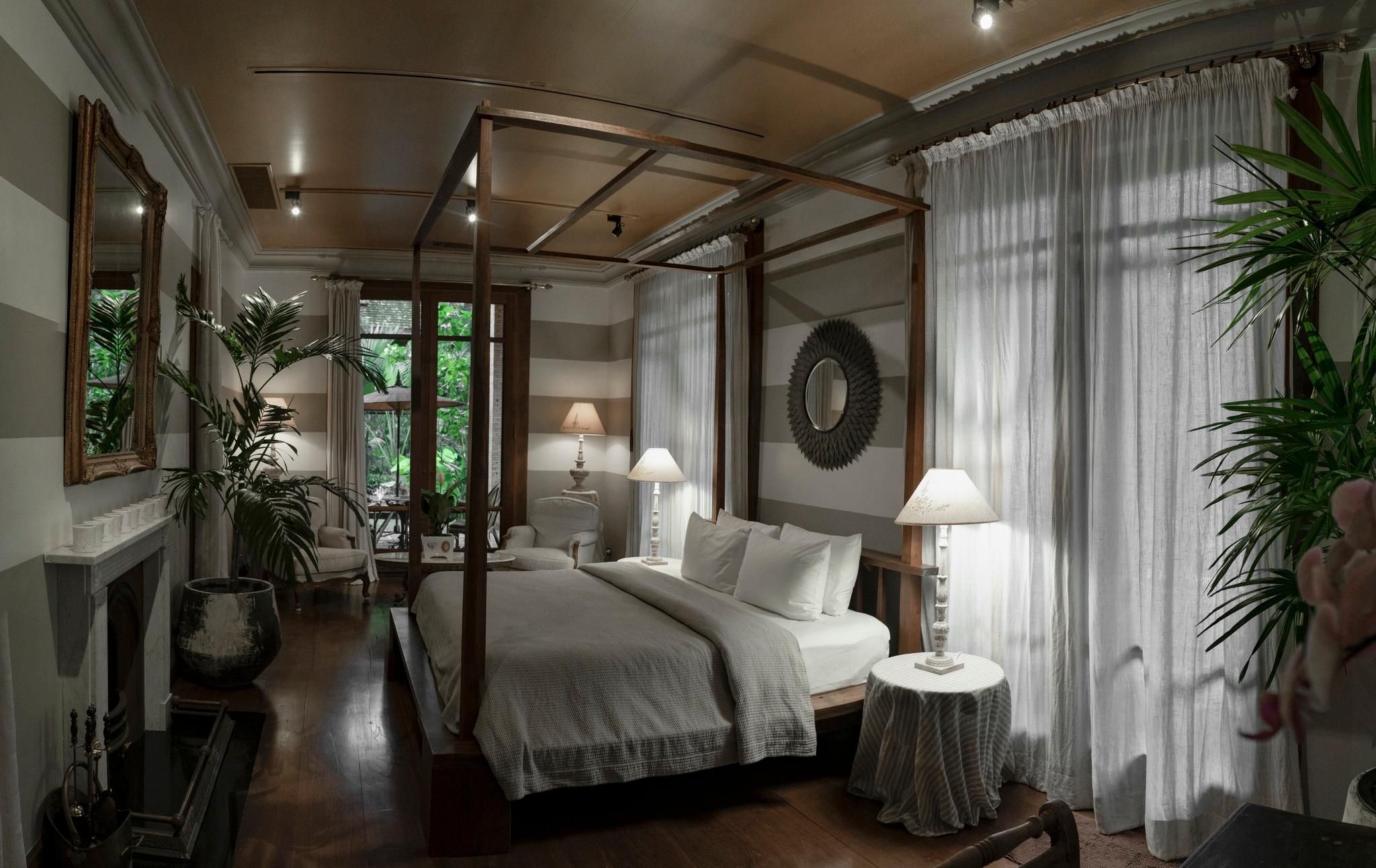 Premium Deluxe Pool Corner King Room