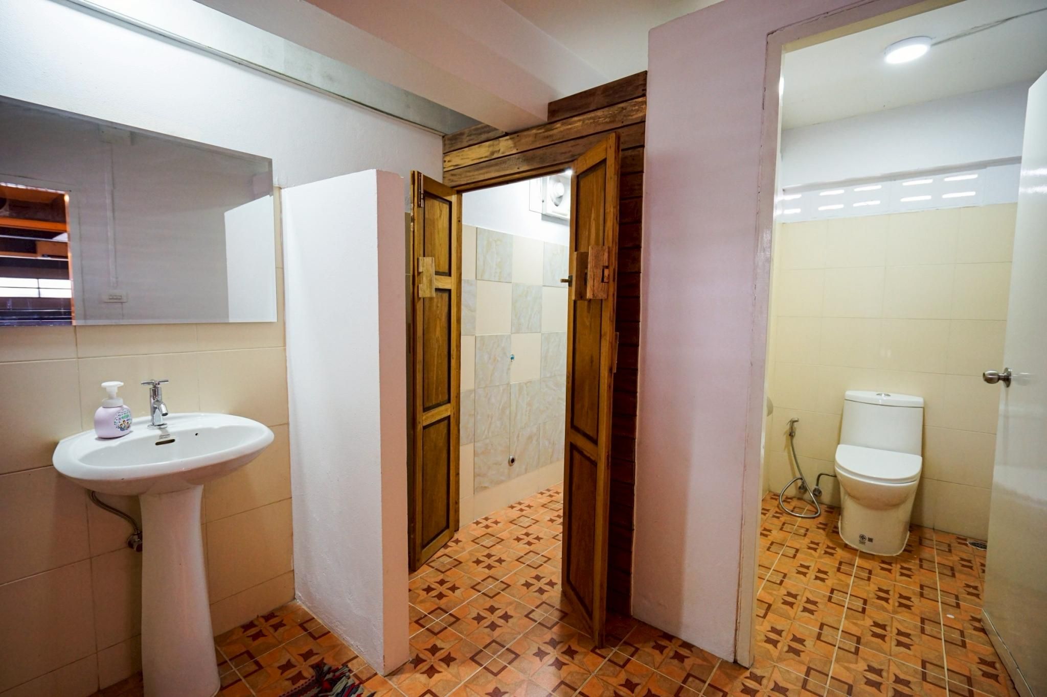 Single Room with Shared Bathroom