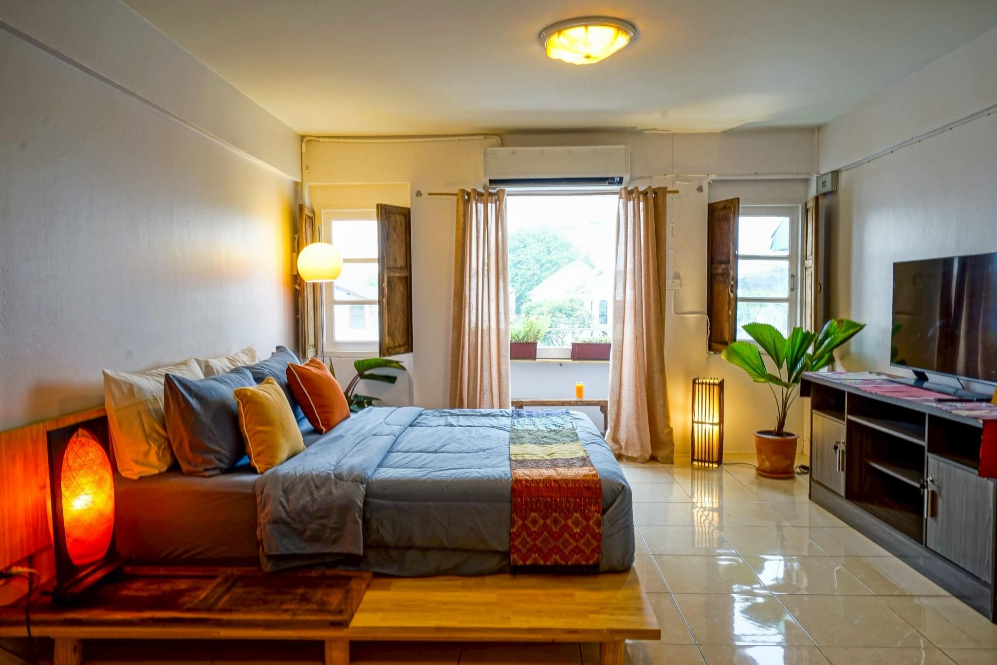 Paapu Next Door Queen with Balcony