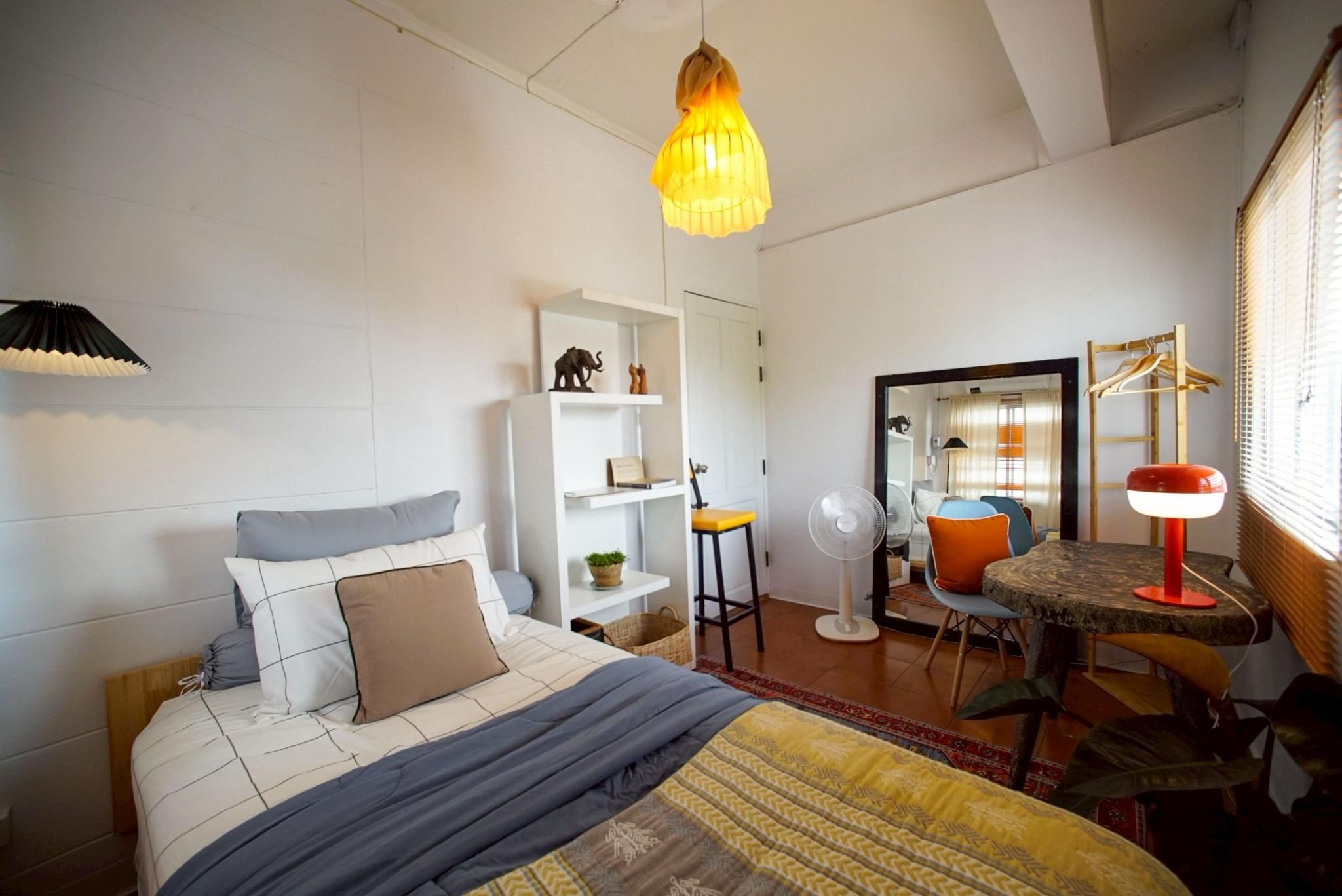 Single Room with Shared Bathroom